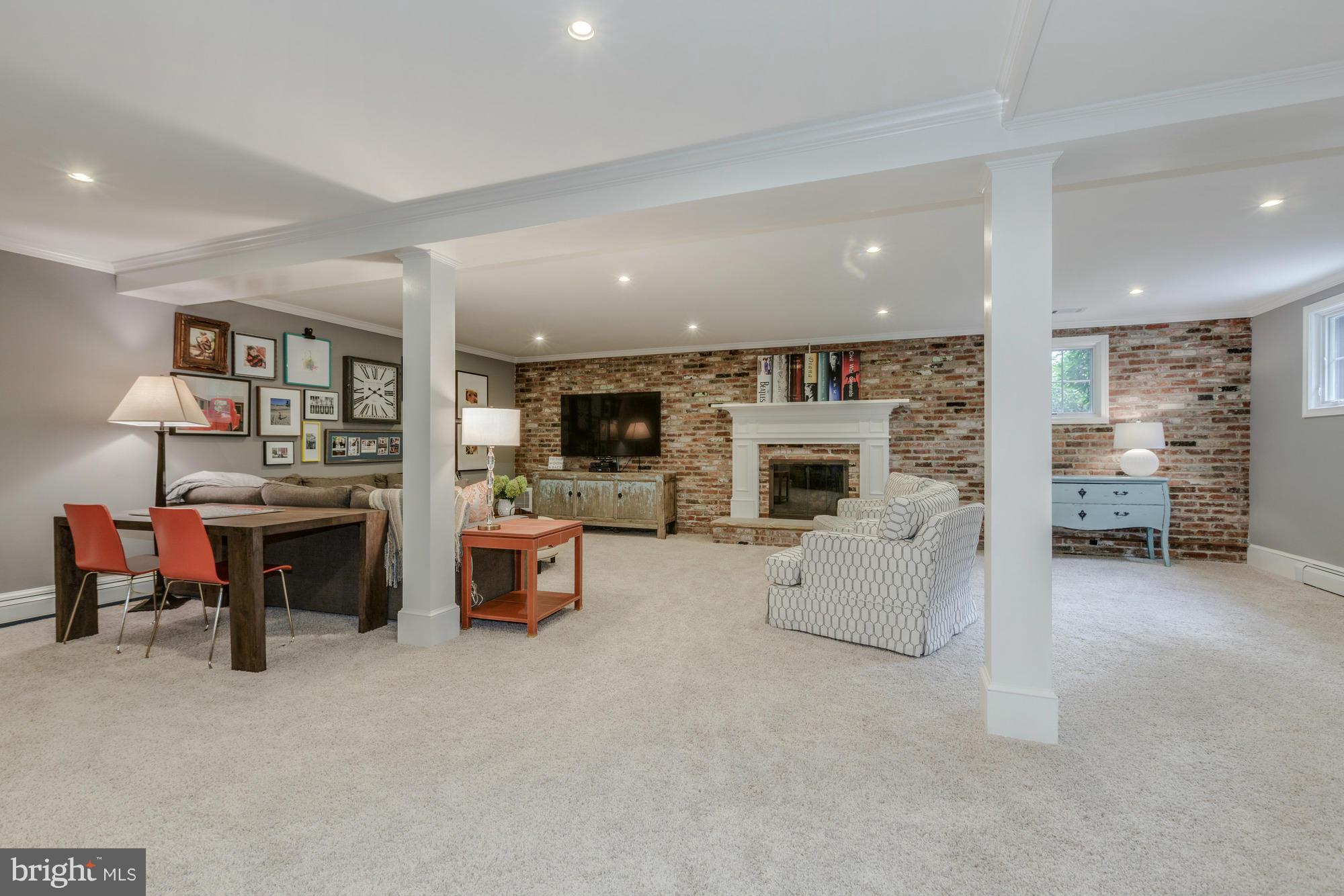 COUNTRY CLUB HILLS - Residential