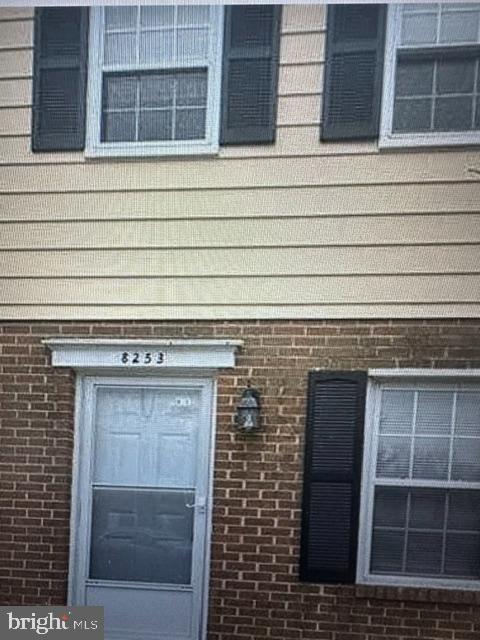 Sold as-is, this well-maintained property offers excellent potential in a prime, convenient location. Just minutes from major shopping centers, dining, and everyday essentials, it combines comfort with unbeatable accessibility. Don’t miss this opportunity to own a home in a highly desirable area!