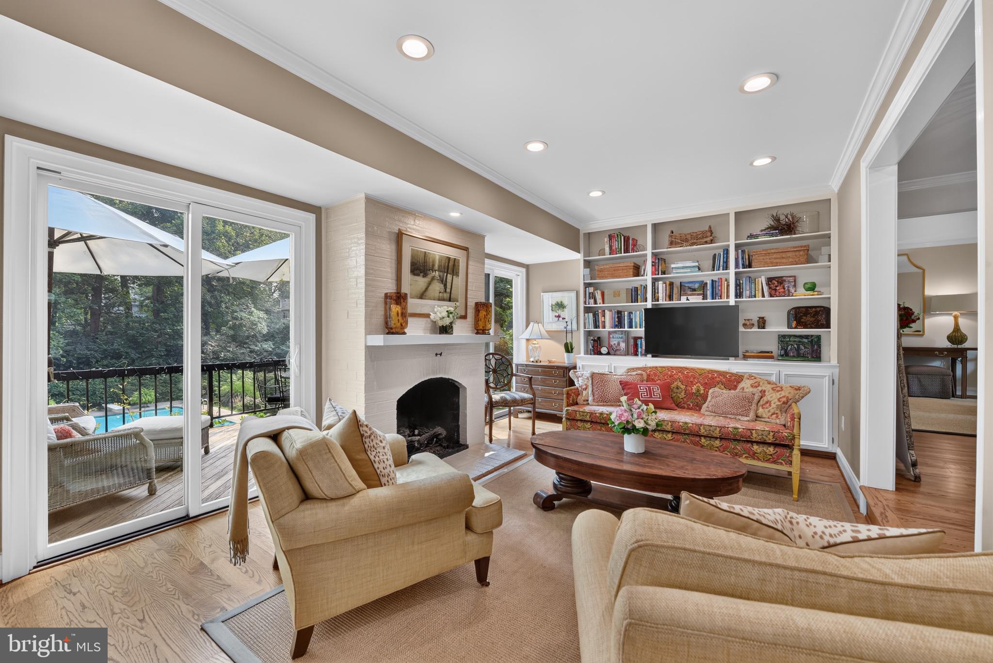 FOX MILL WOODS - Residential