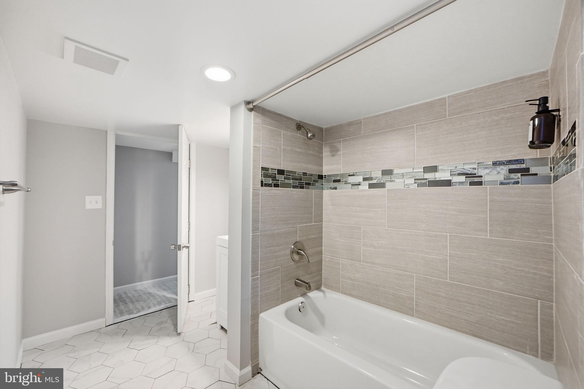 RIVIERA BEACH - Residential