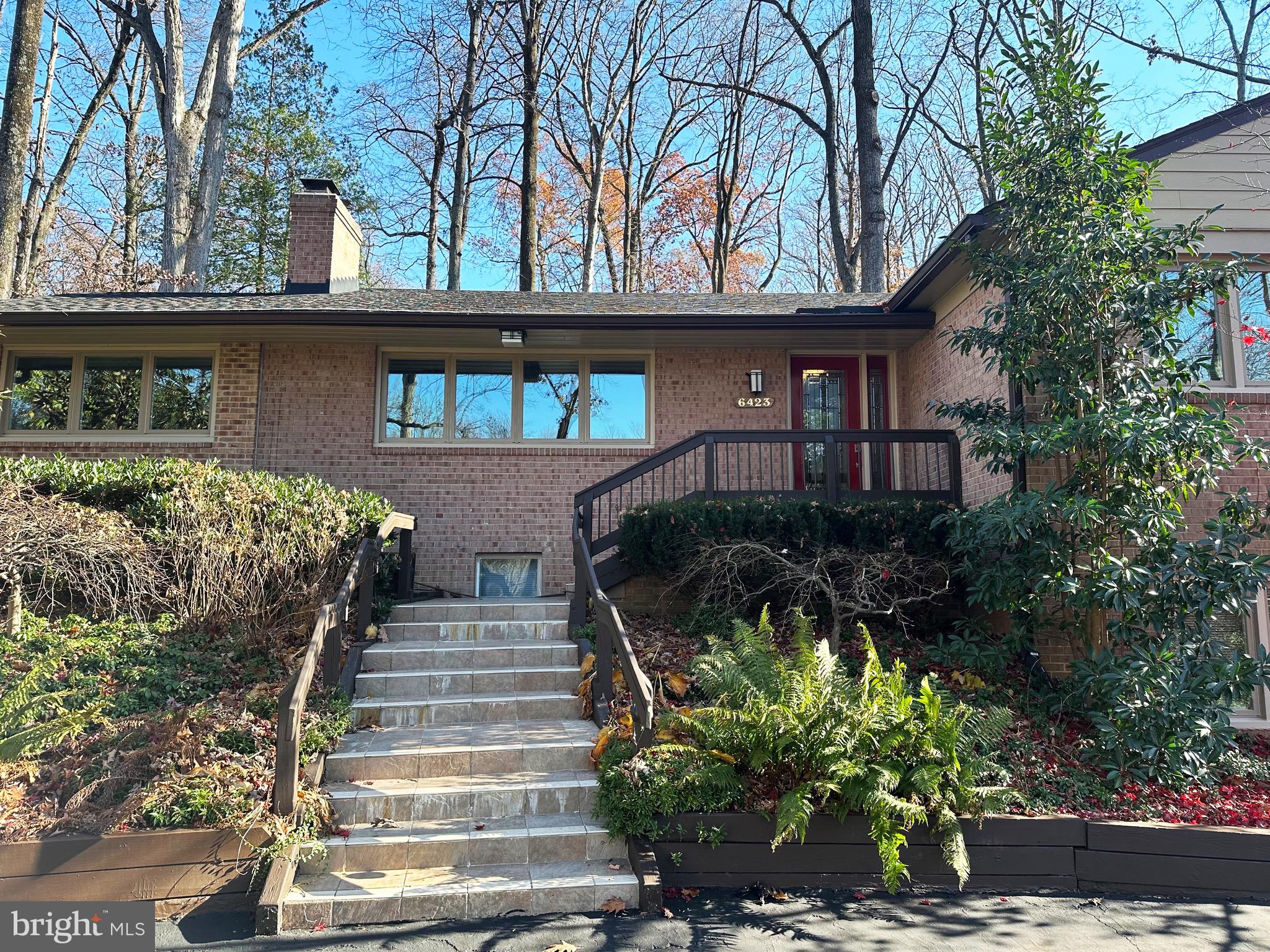 LAKE BARCROFT - Residential
