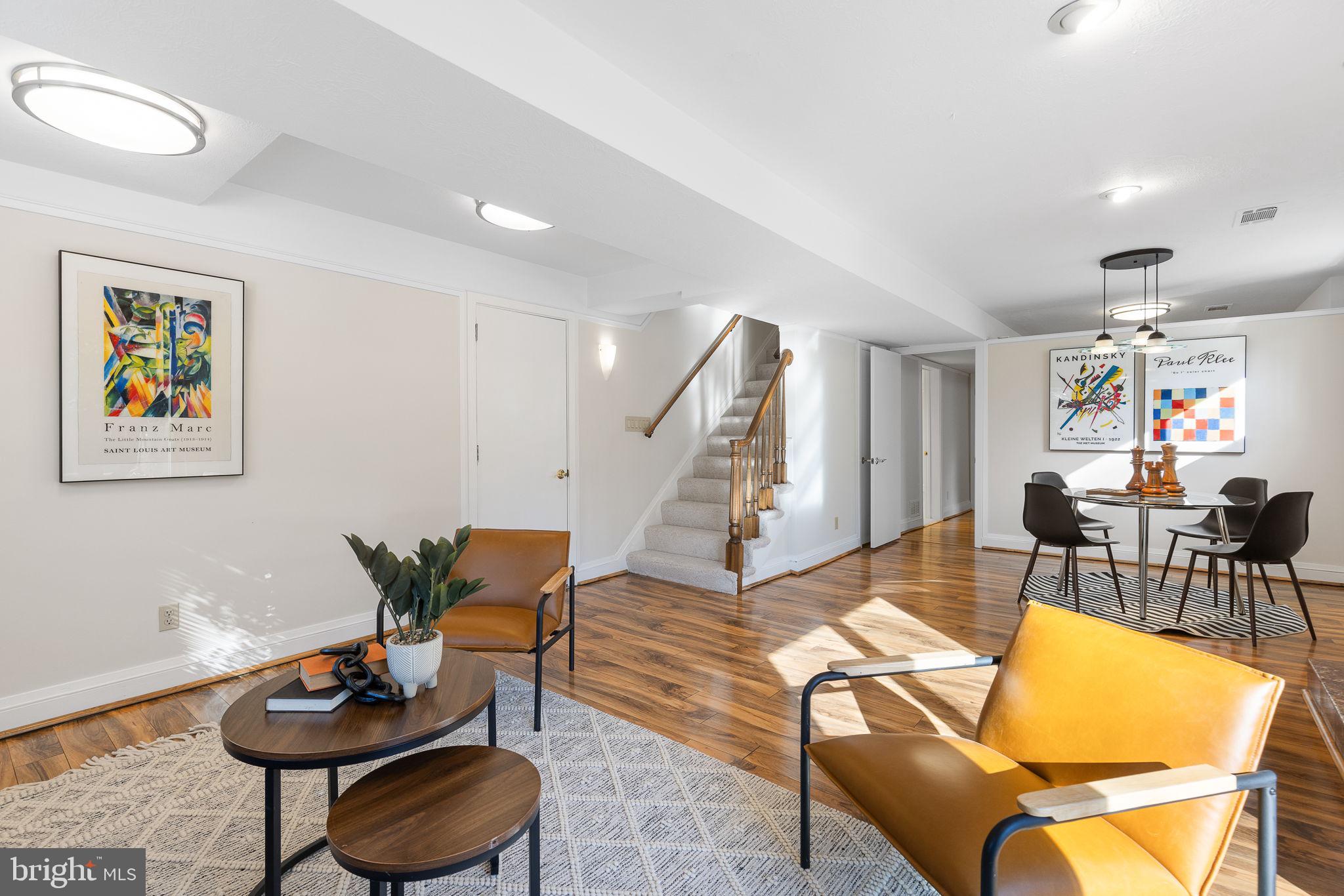 LAKE BARCROFT - Residential