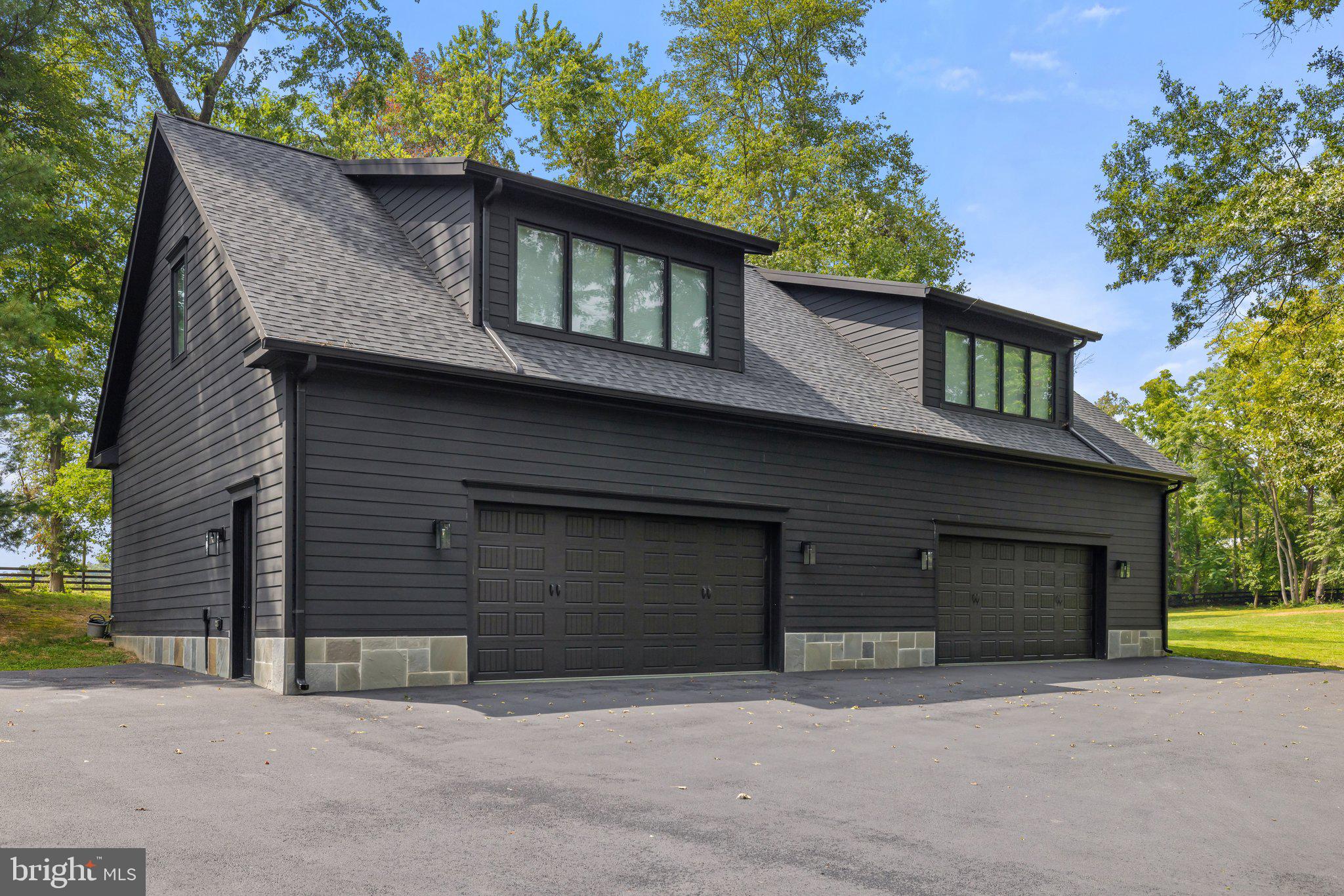 FOUR CHIMNEYS - Residential
