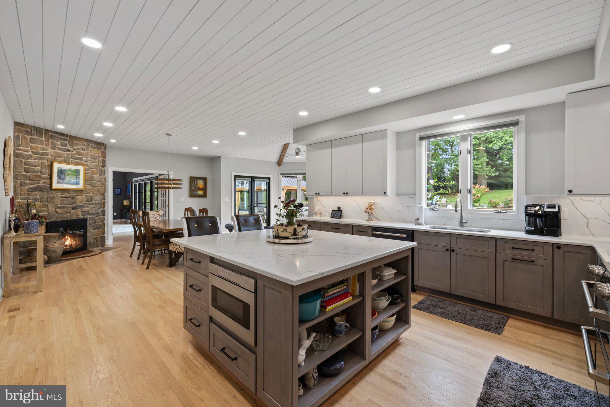 FOUR CHIMNEYS - Residential