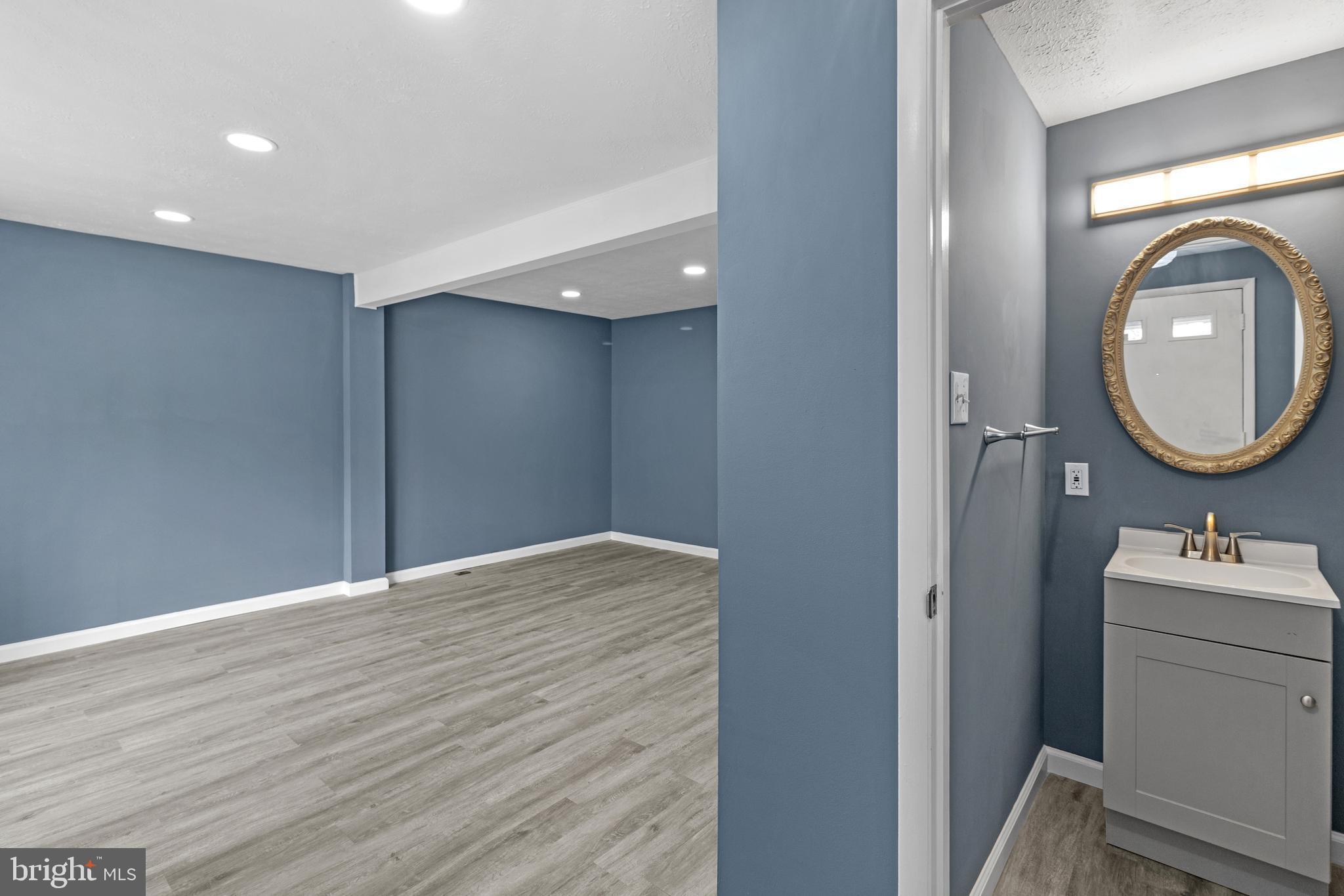 WESTHAMPTON - Residential