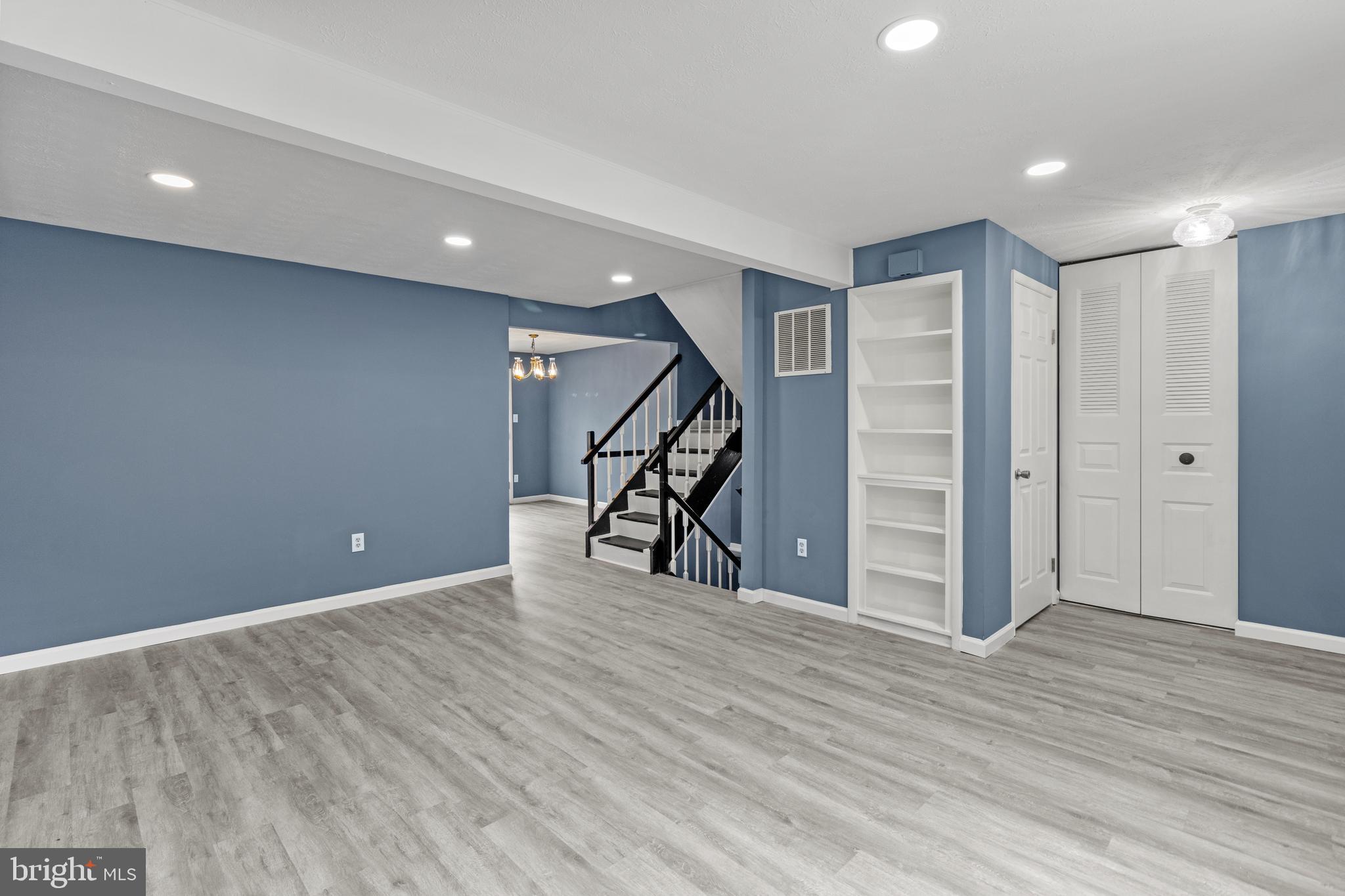 WESTHAMPTON - Residential