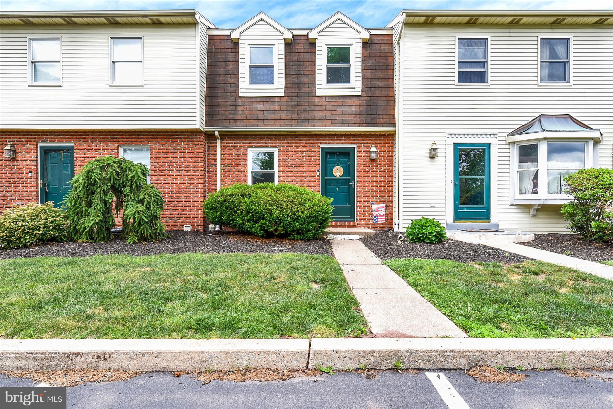 GARDEN COURT - Residential