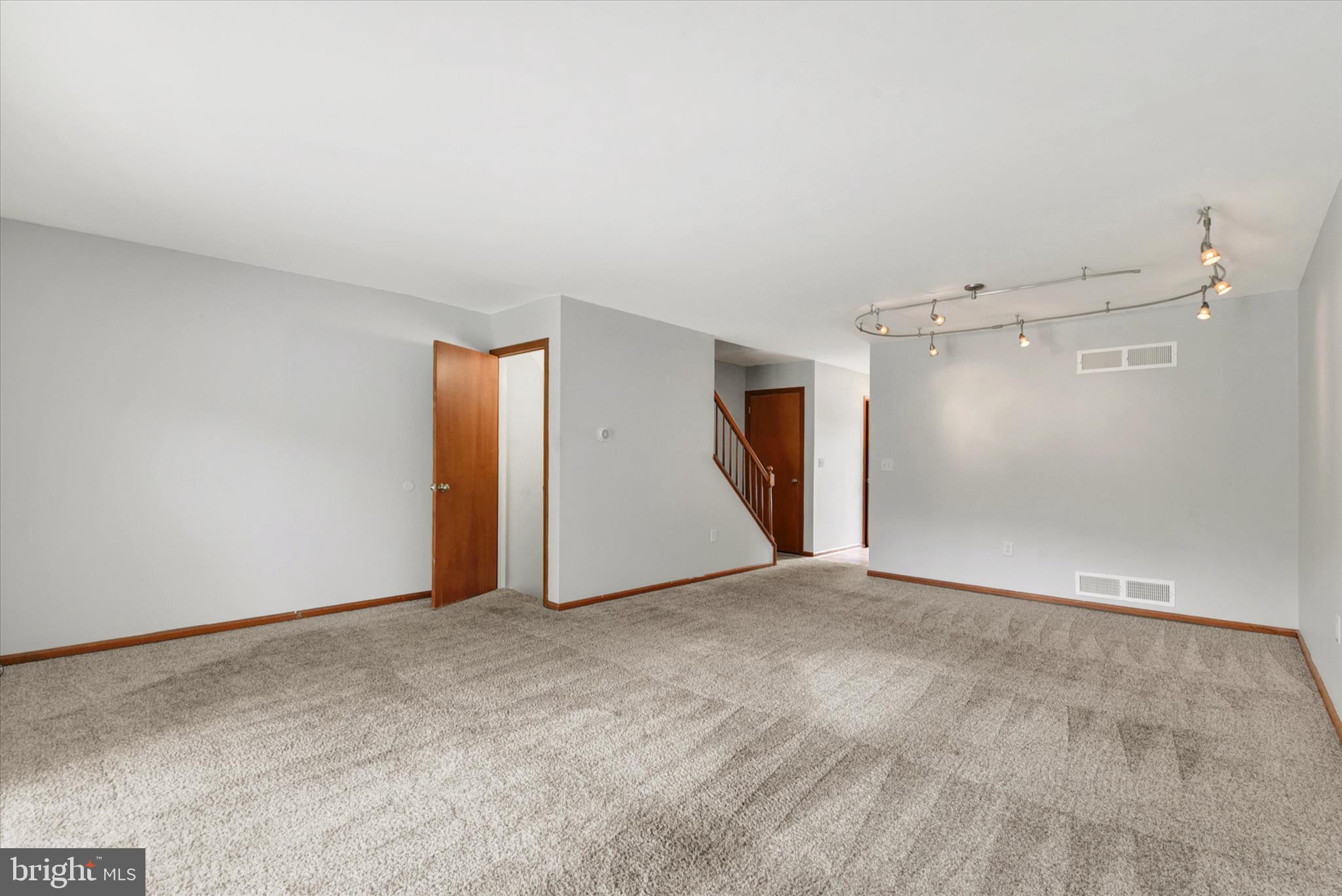 GARDEN COURT - Residential