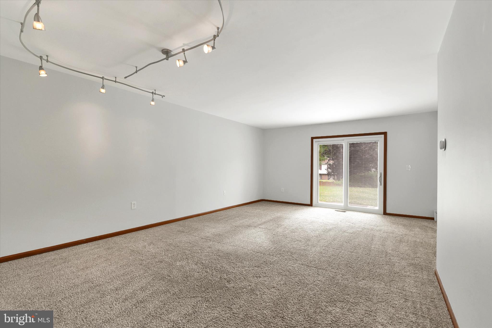 GARDEN COURT - Residential