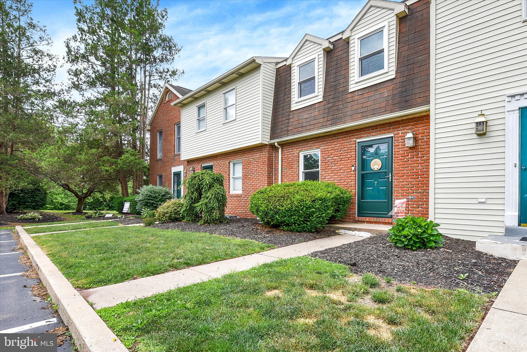 GARDEN COURT - Residential