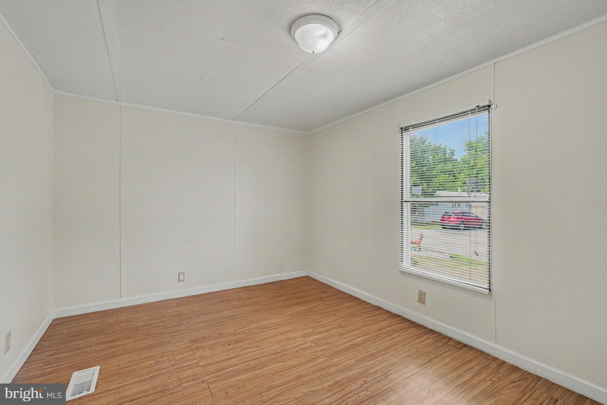 NORTHCRES ACRES MHP - Residential