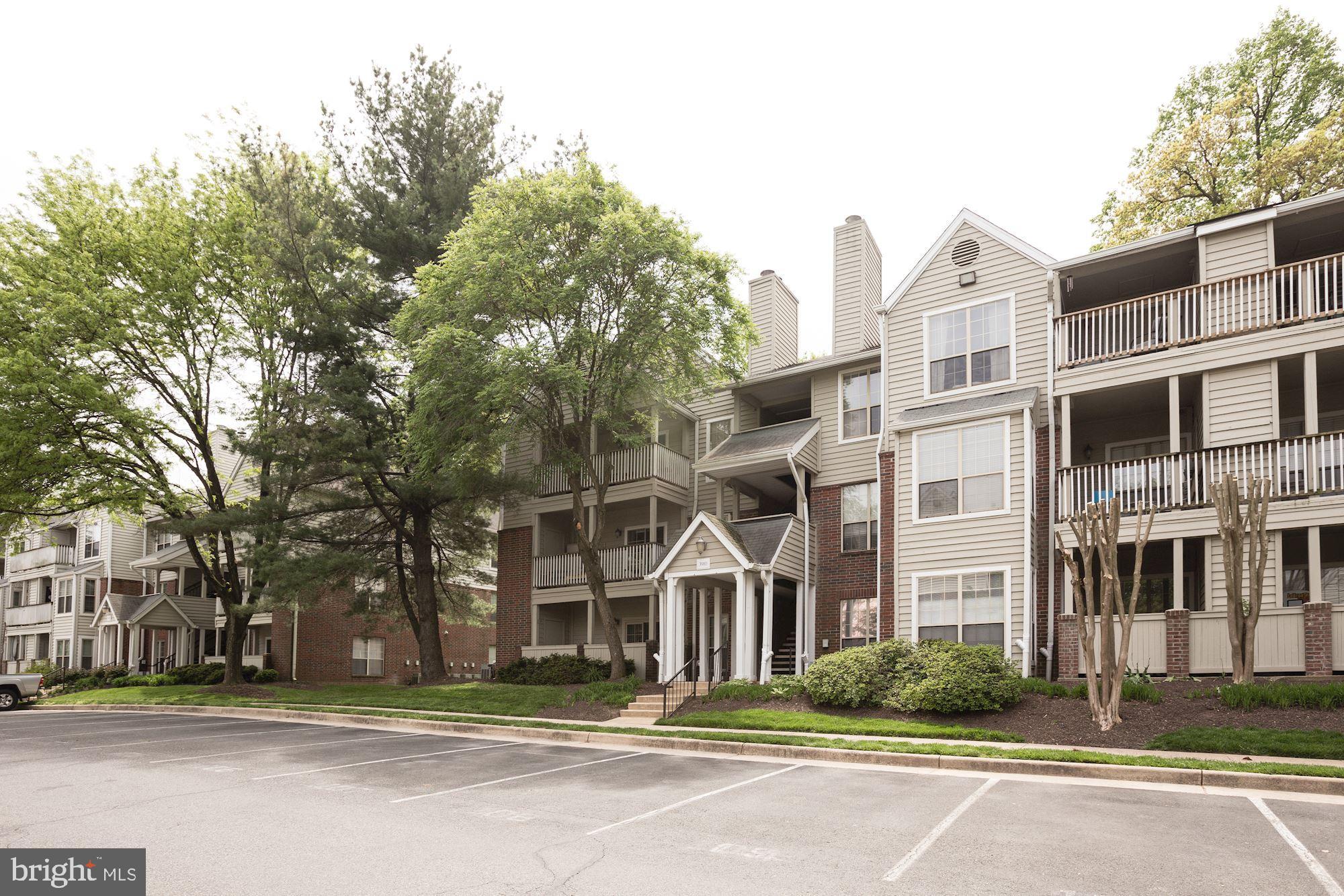 PENDERBROOK SQUARE CONDOMINIUMS - Residential
