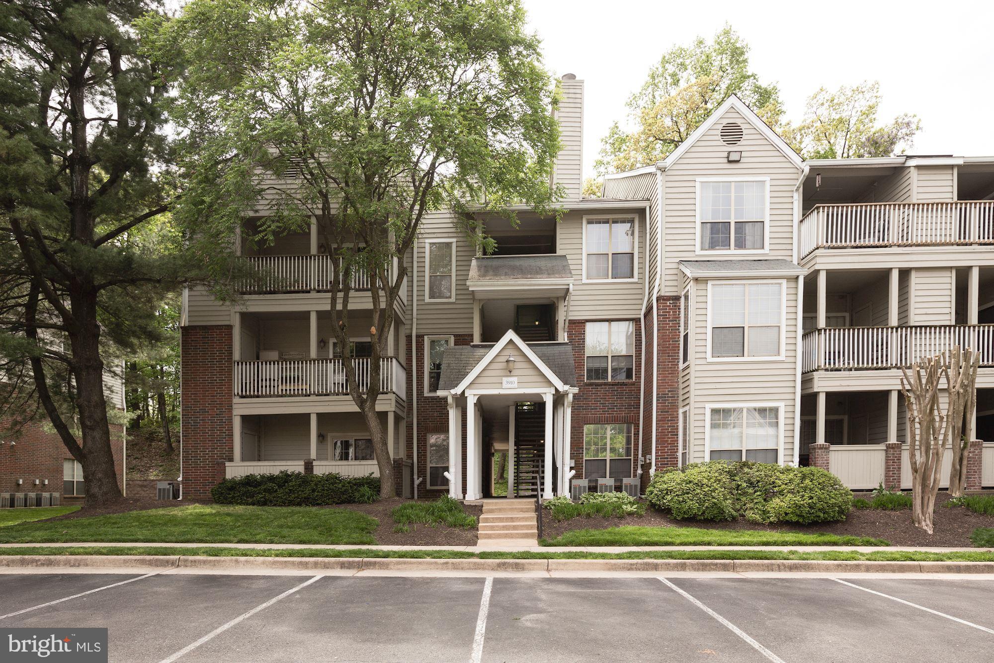 *Taking backup offers*Welcome to Penderbrook, a unique and sought after golf course community. Well maintained 1 bed, 1 bath condo in Penderbrook Square. Corner unit backs to the woods, wood floors in main living area, granite counter in kitchen and an updated bathroom! Enjoy all Penderbrook has to offer: walk to the recently remodeled fitness center, large community pool with diving well, fitness classes, walking trails, basketball court, tennis courts, tot lot and discounted golf membership for residents! Short drive to Fair Lakes, Fairfax Corner, Whole Foods, Wegmans and Fair Oaks Mall. Easy access to Rt. 50/66. Great investment property..see rental comps!