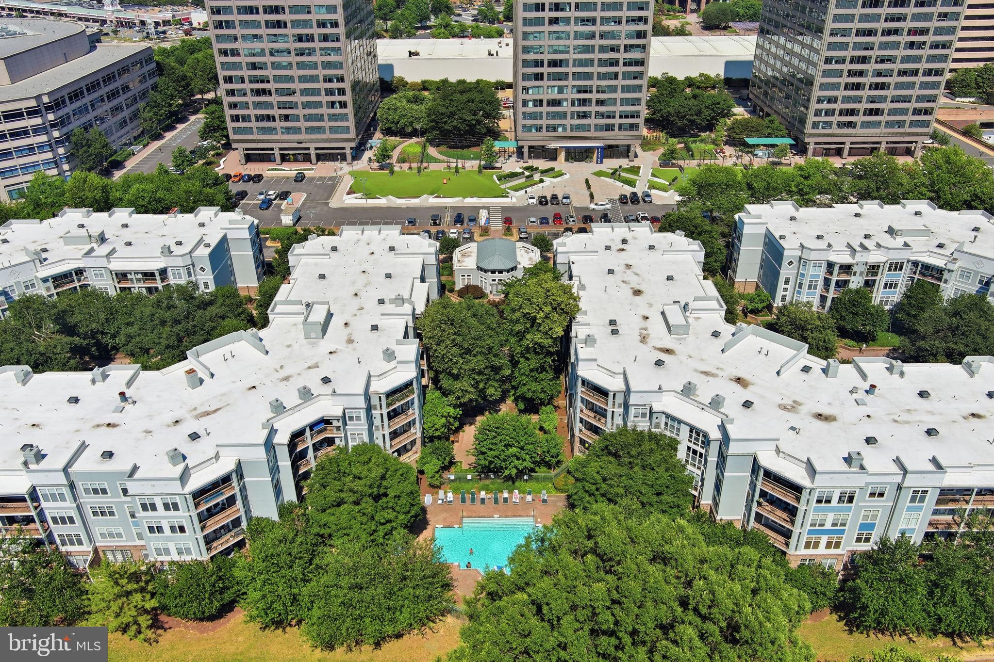 SAVOY PARK CONDOMINIUMS - Residential