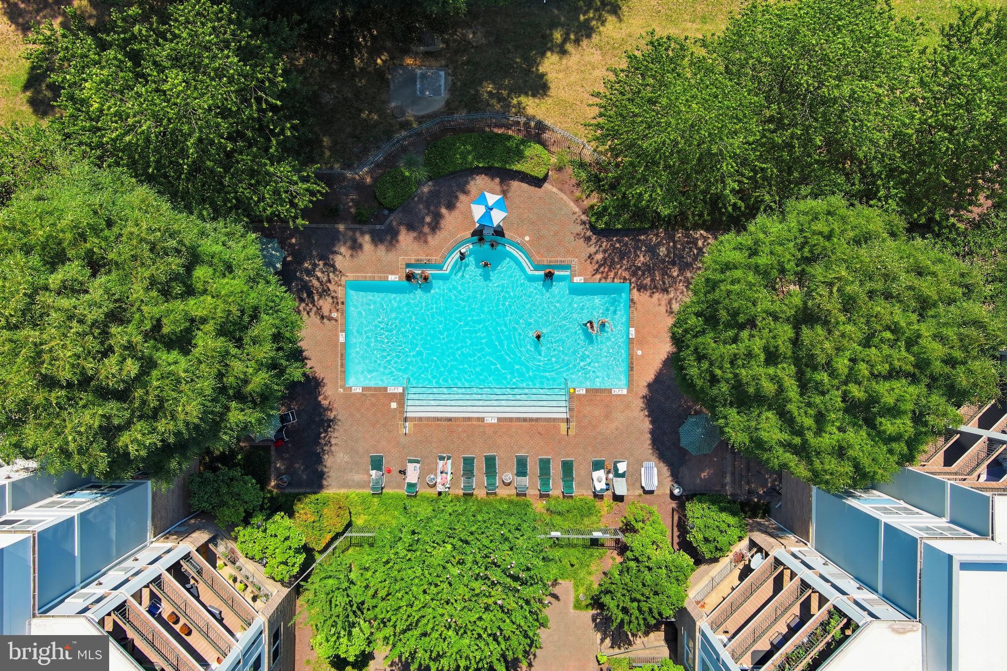 SAVOY PARK CONDOMINIUMS - Residential