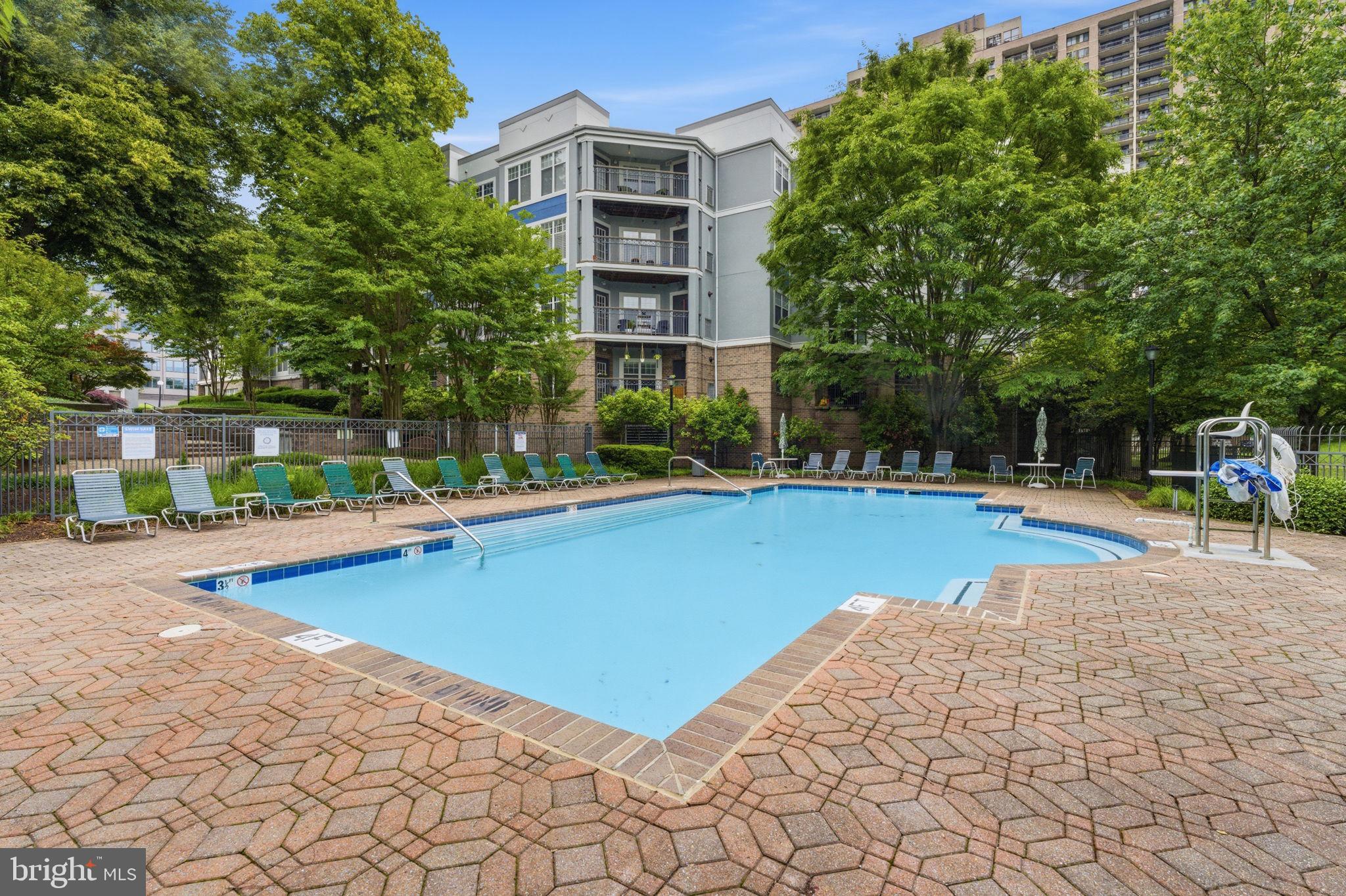 SAVOY PARK CONDOMINIUMS - Residential