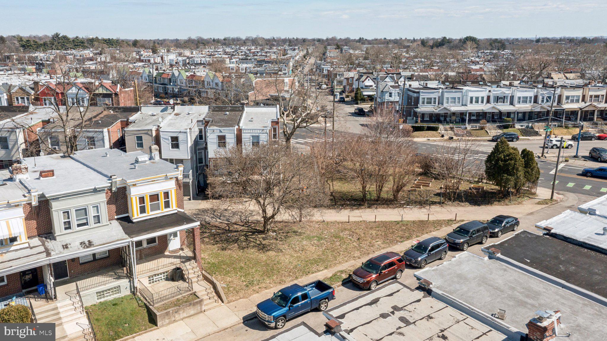 WEST OAK LANE - Land