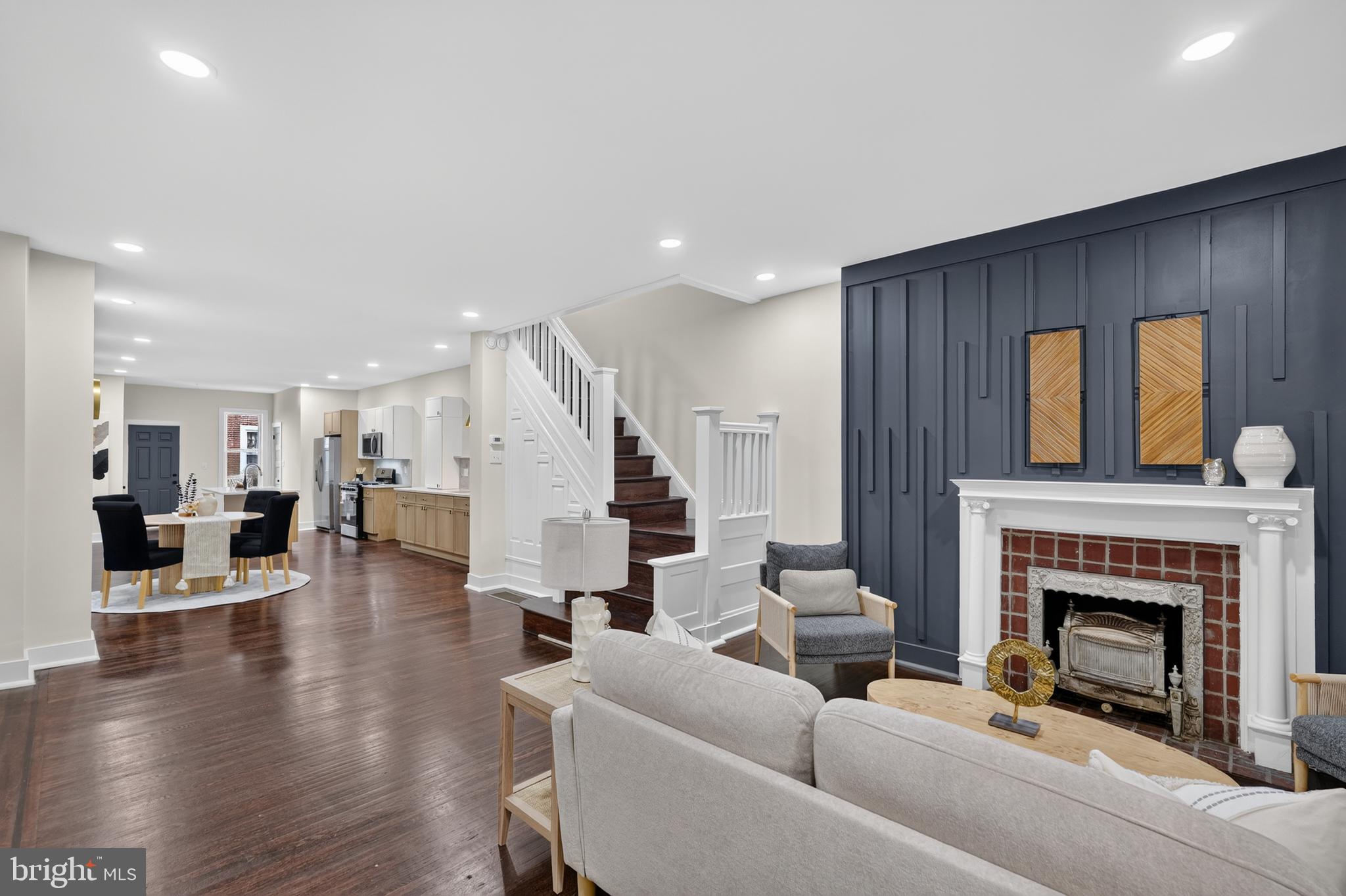 WALNUT HILL - Residential