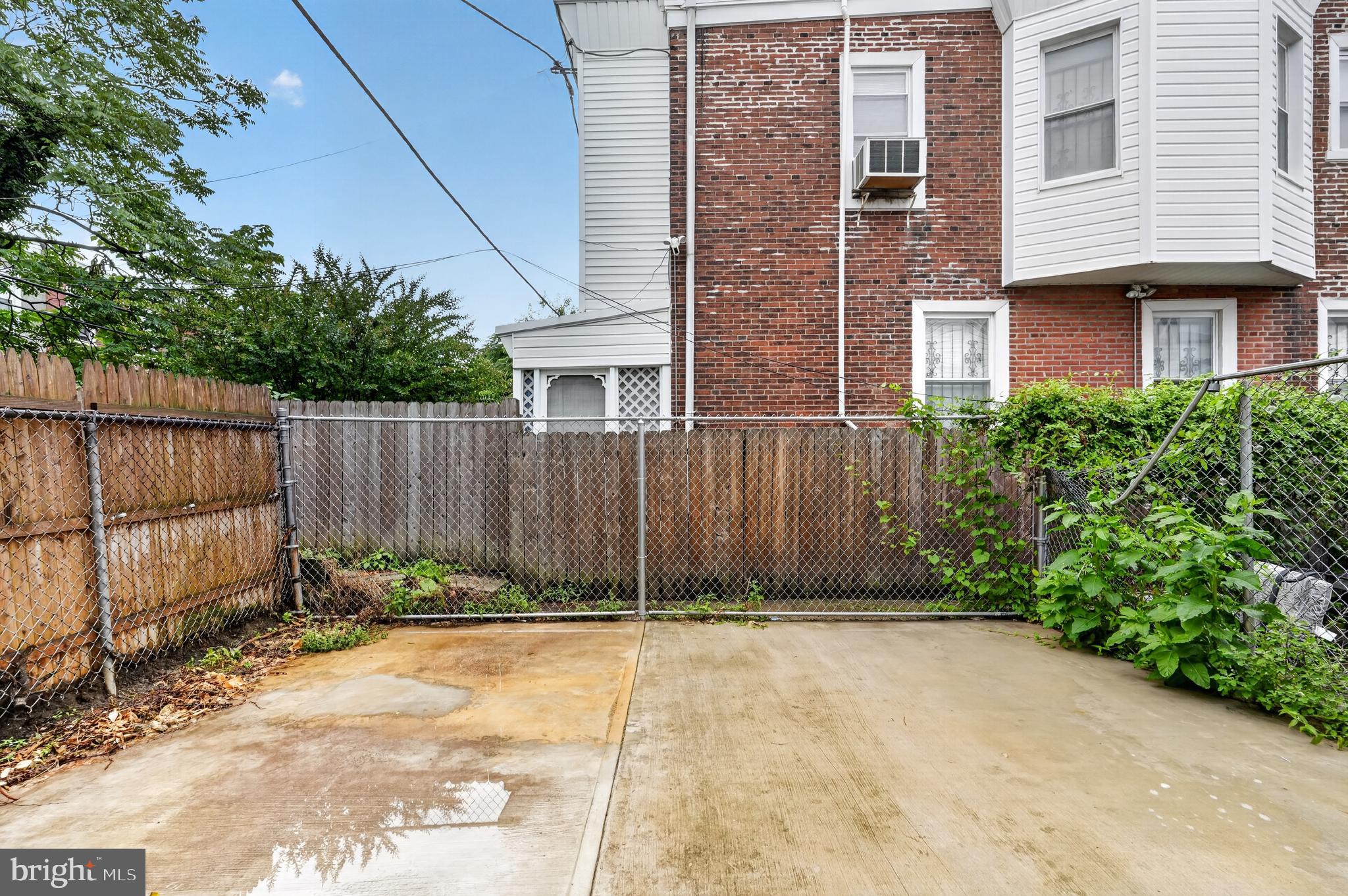 WALNUT HILL - Residential