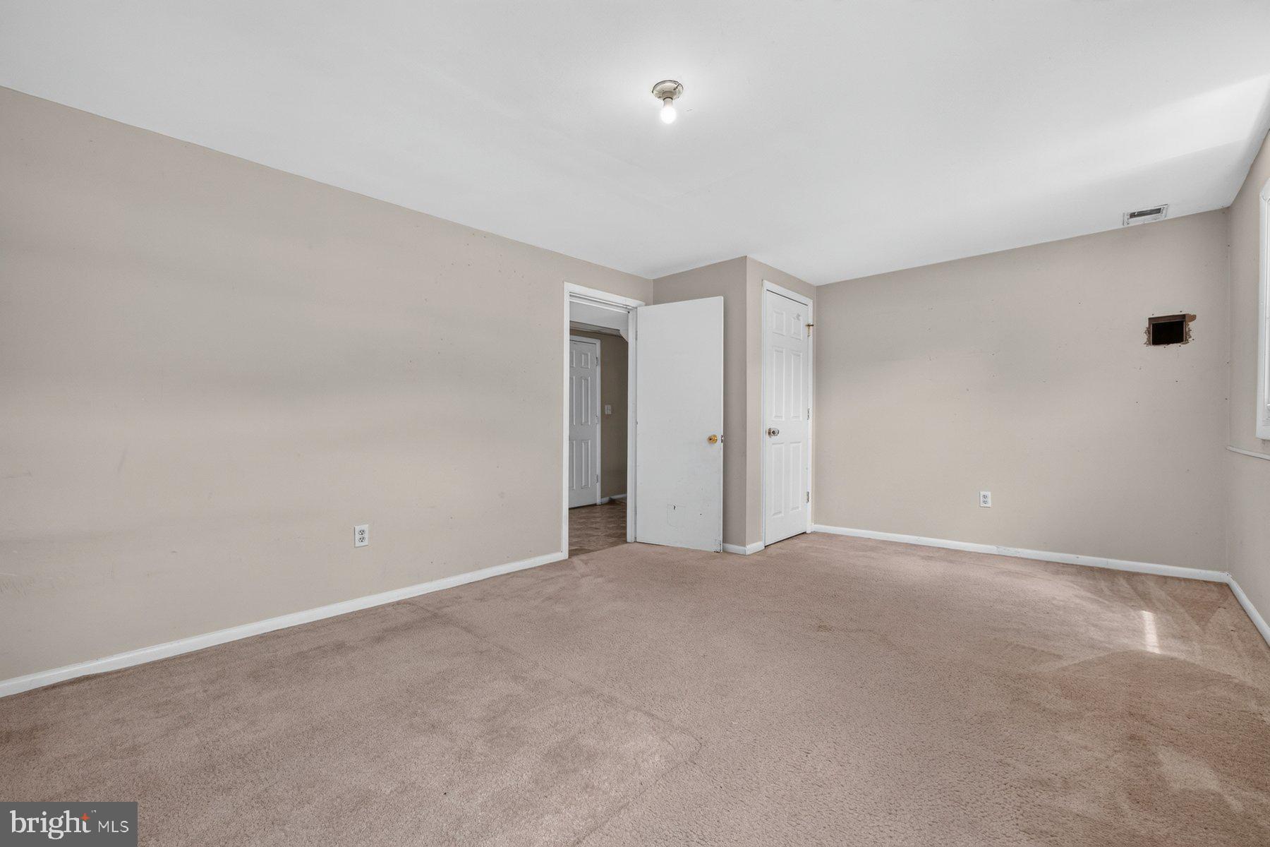 QUEENS PARK - Residential