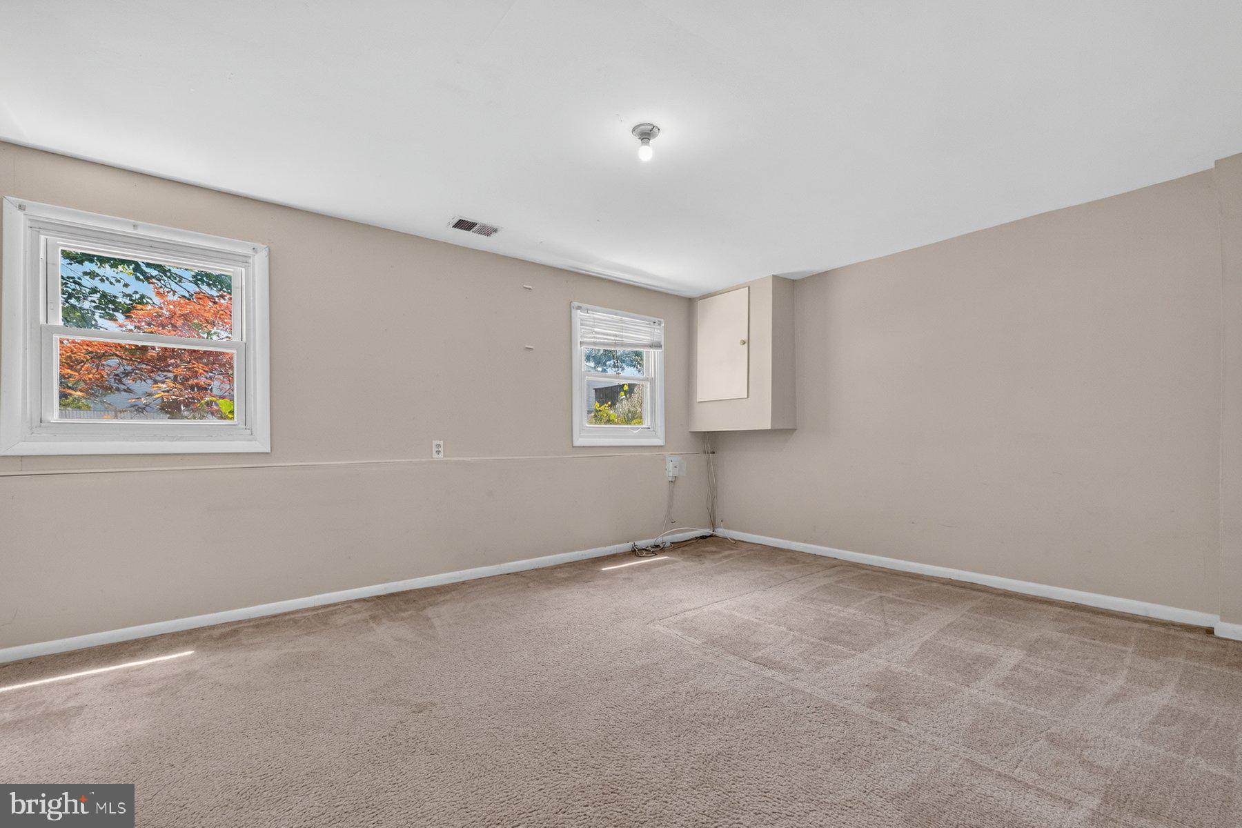 QUEENS PARK - Residential