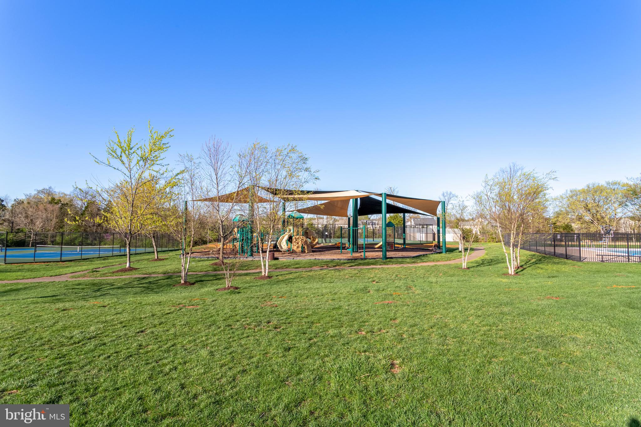 PEMBROOKE - Residential