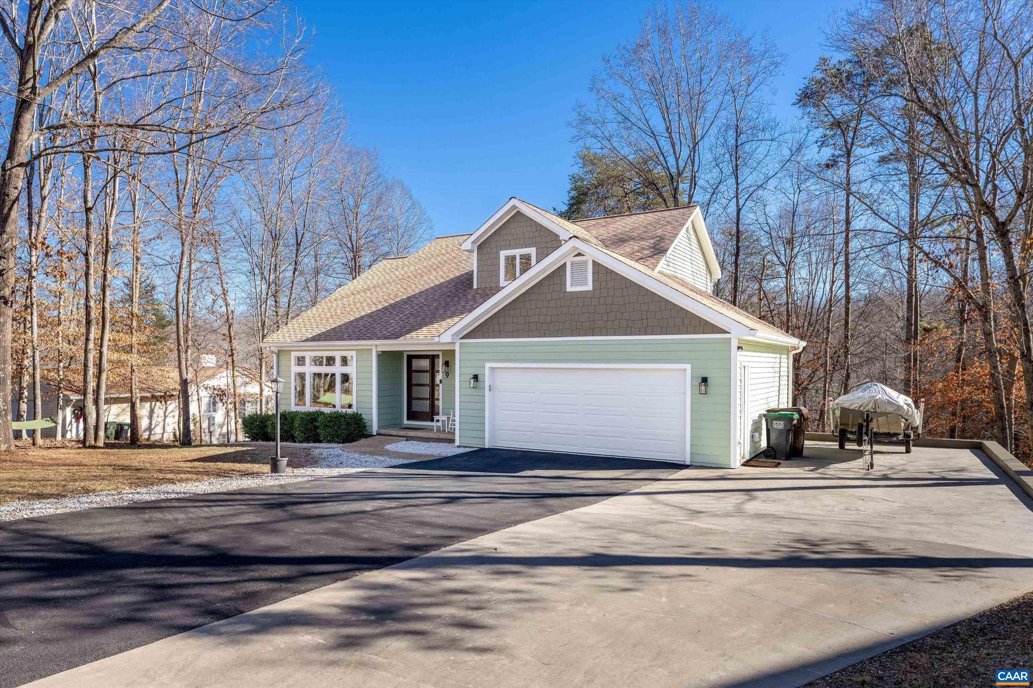 LAKE MONTICELLO - Residential