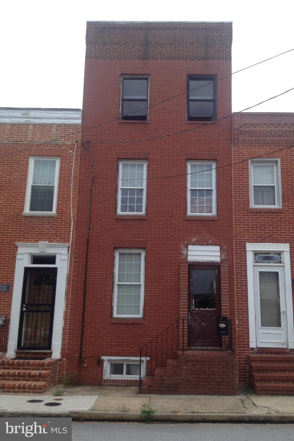 Under construction, total rehab in historic Locust Point. Customize your home: pick granite, fixtures, appliances, flooring, etc. In CHAPS process. This HUGE 4BR, 3.5BA will include a rooftop deck from the 3rd and 4th floor with water views, exposed brick, parking in rear, crown molding, ceramic tile, hardwood floors, granite, SS app, recessed lighting and lots of storage. Make it your own!