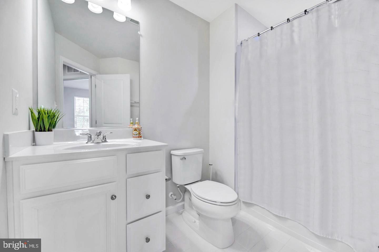 METRO POINTE - Residential