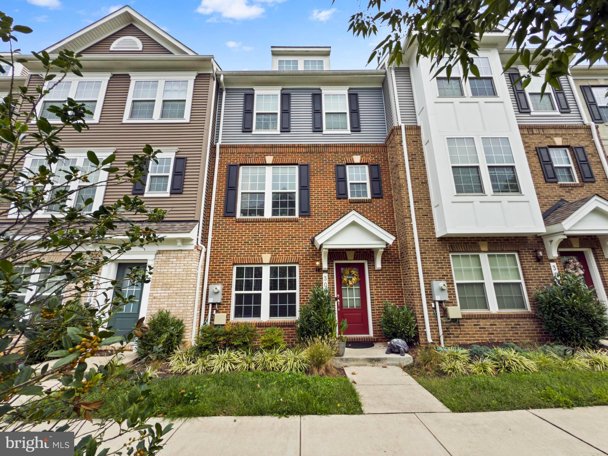 METRO POINTE - Residential