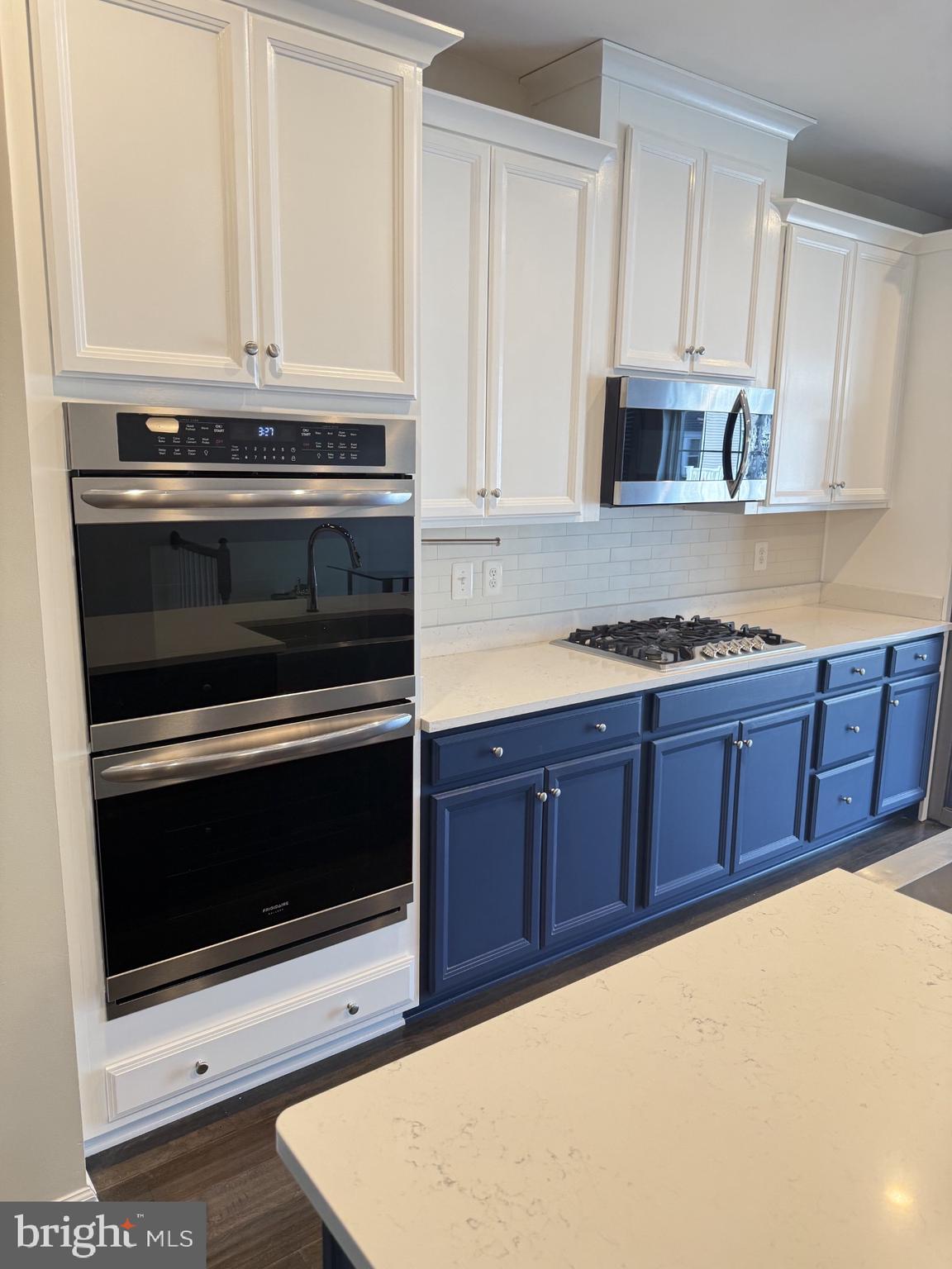 METRO POINTE - Residential