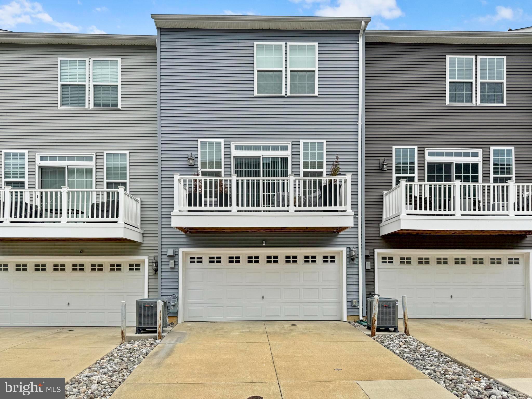 METRO POINTE - Residential