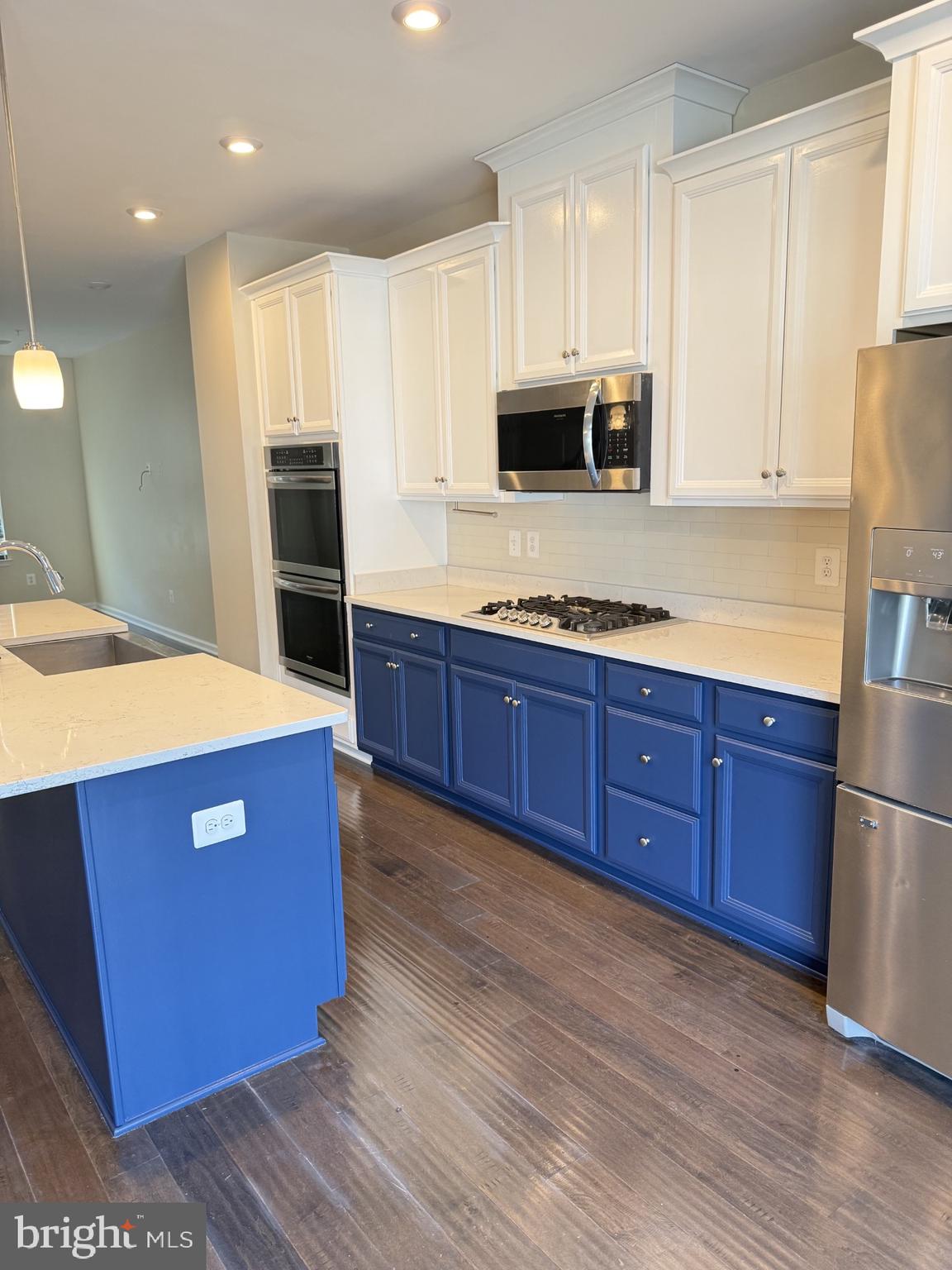 METRO POINTE - Residential