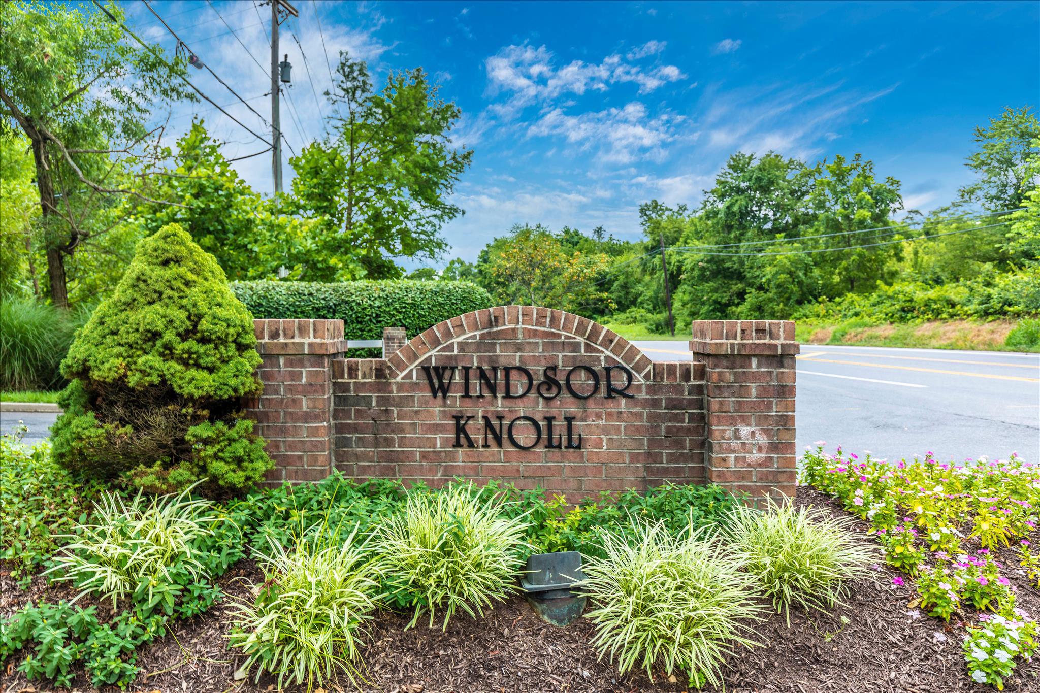 WINDSOR KNOLLS - Residential
