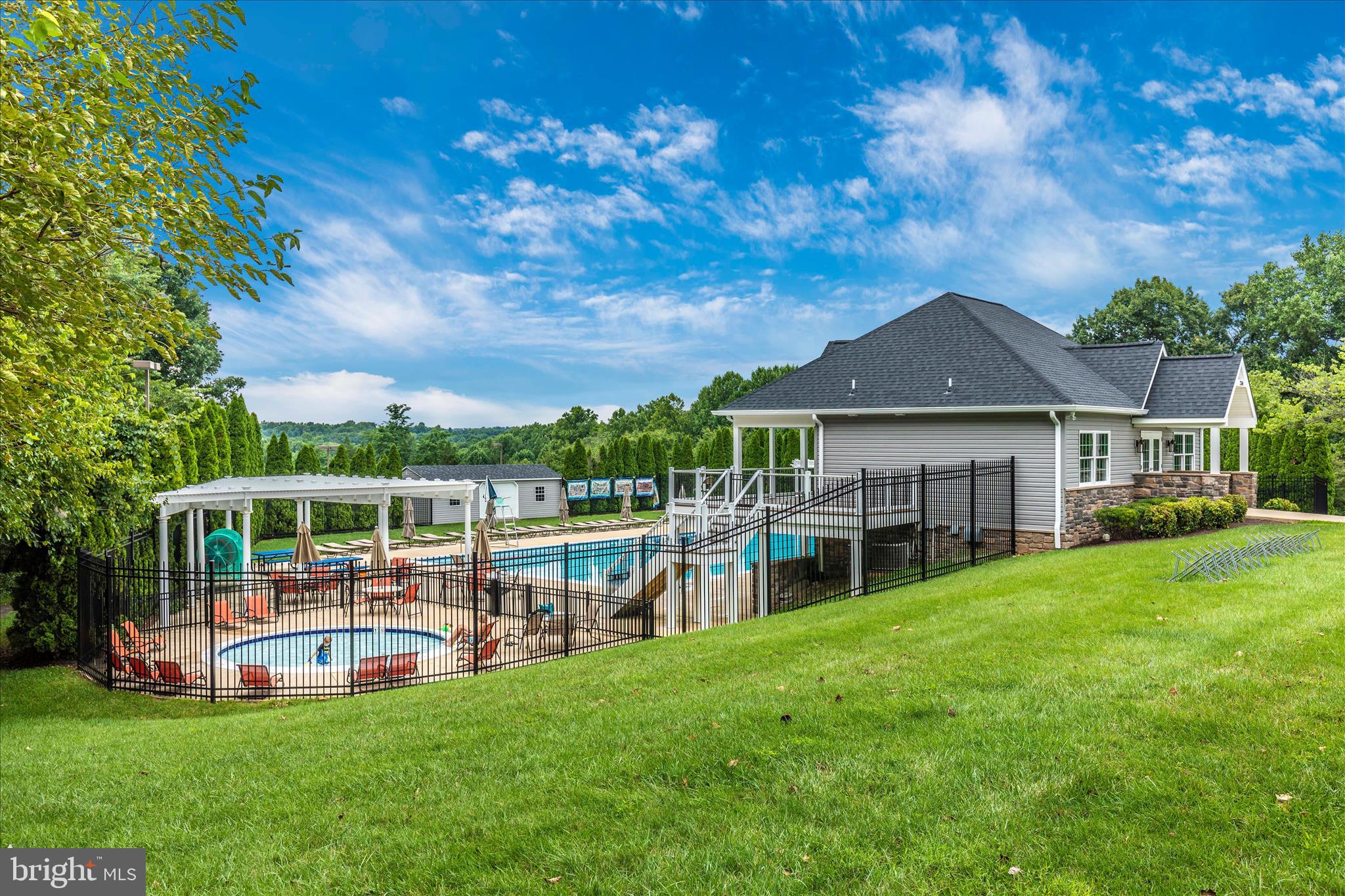 WINDSOR KNOLLS - Residential