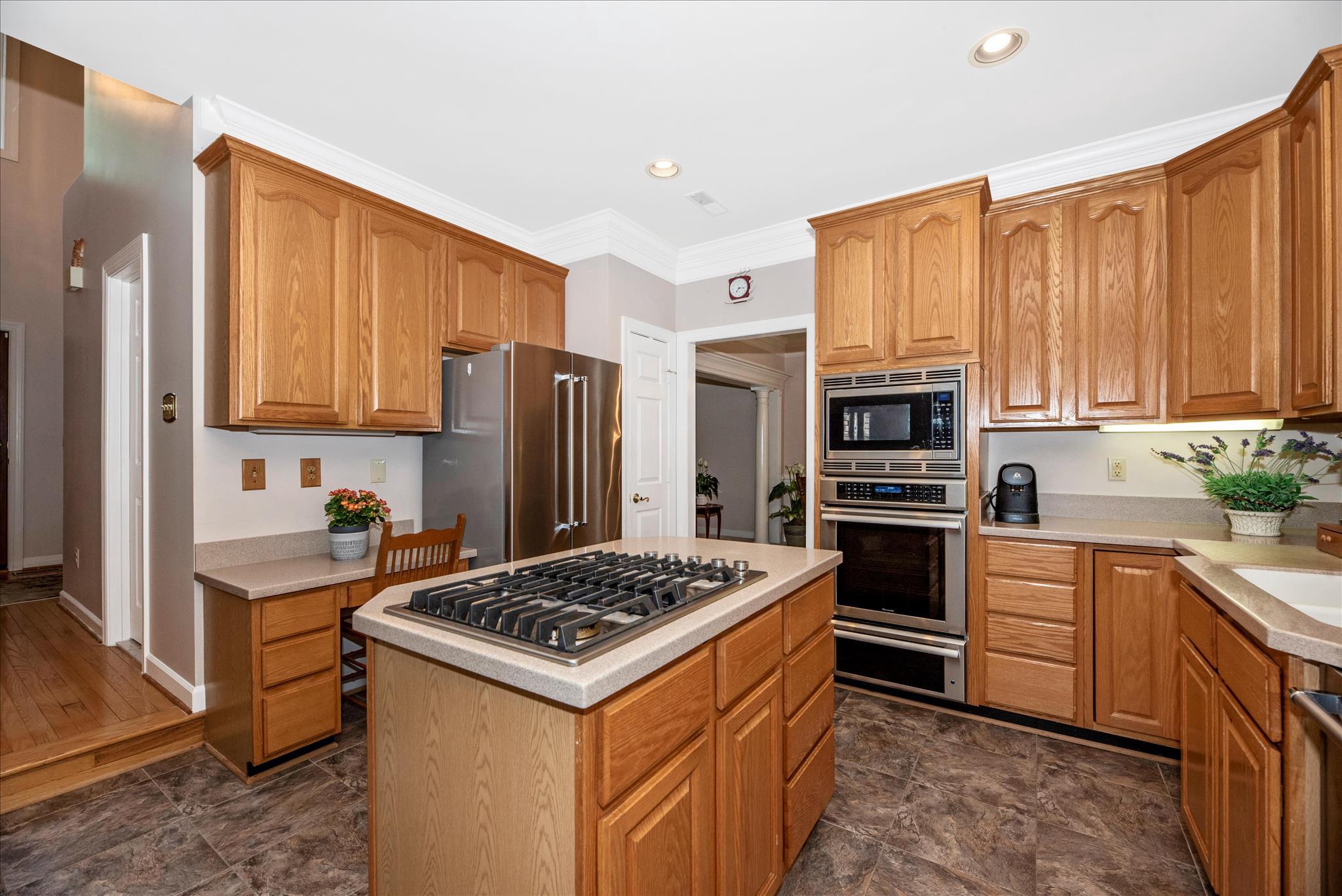 WINDSOR KNOLLS - Residential