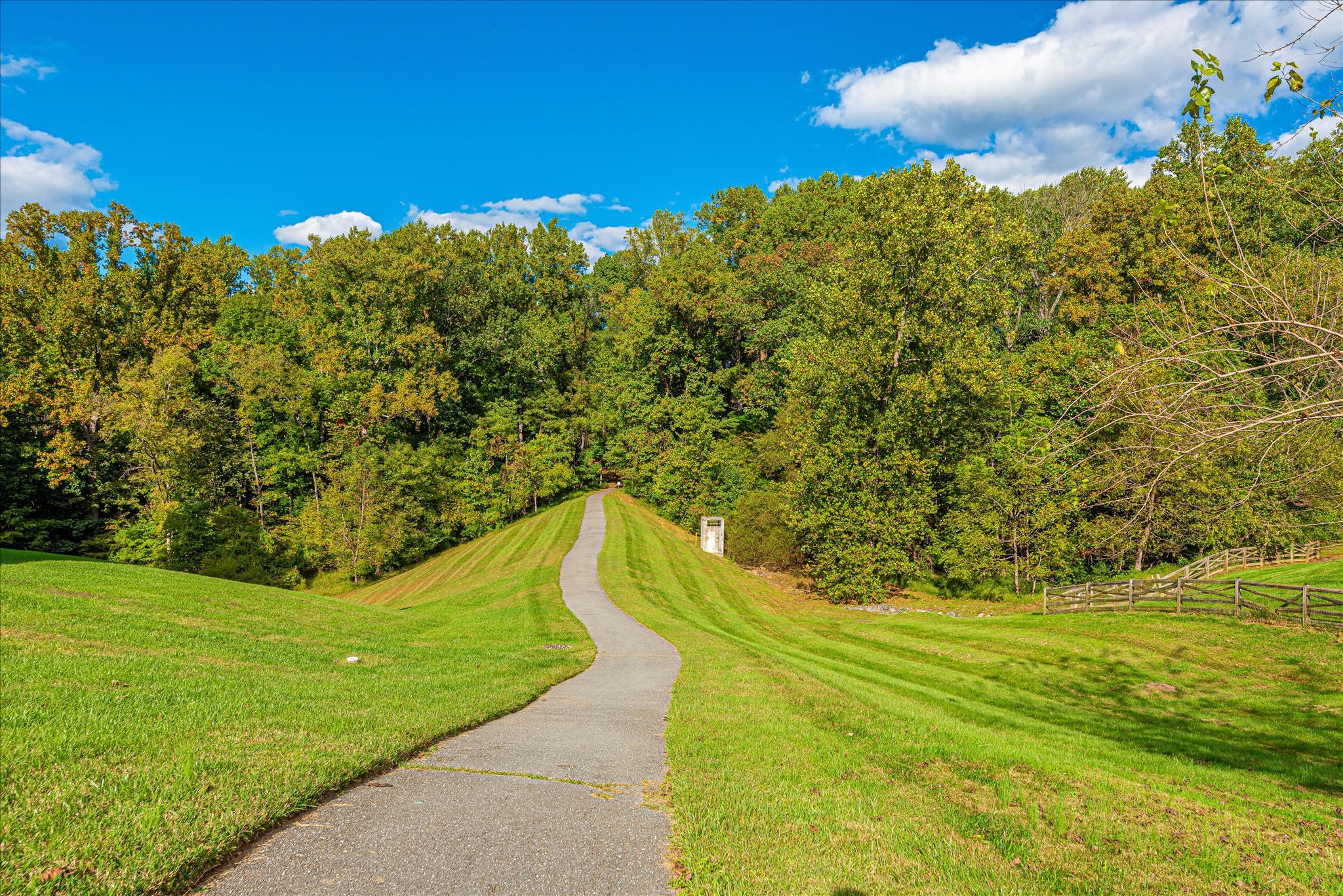 WINDSOR KNOLLS - Residential