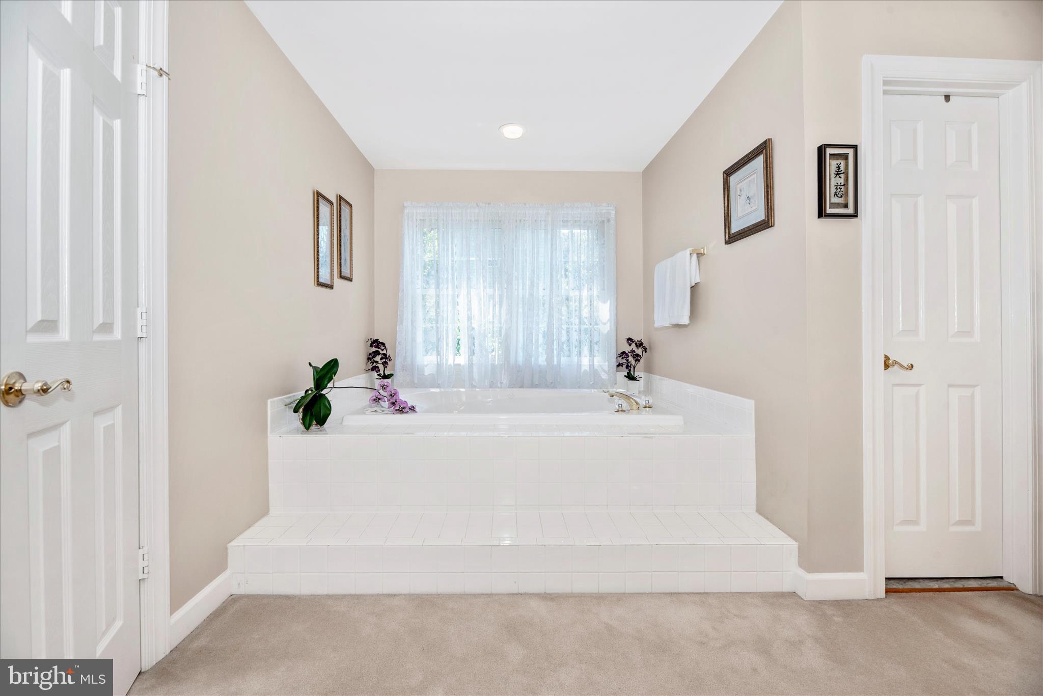 WINDSOR KNOLLS - Residential