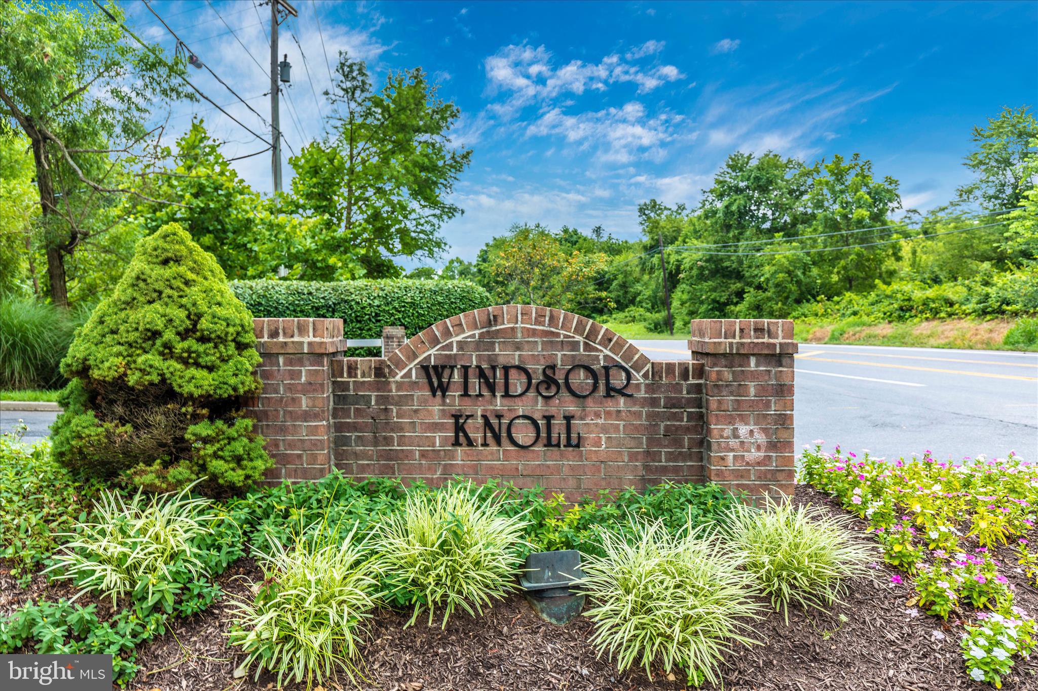WINDSOR KNOLLS - Residential