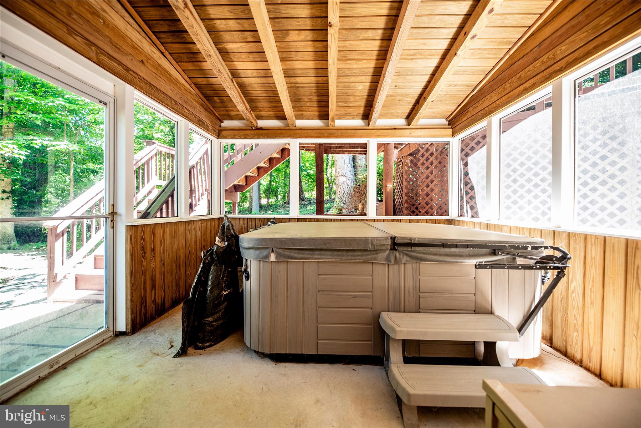 WINDSOR KNOLLS - Residential