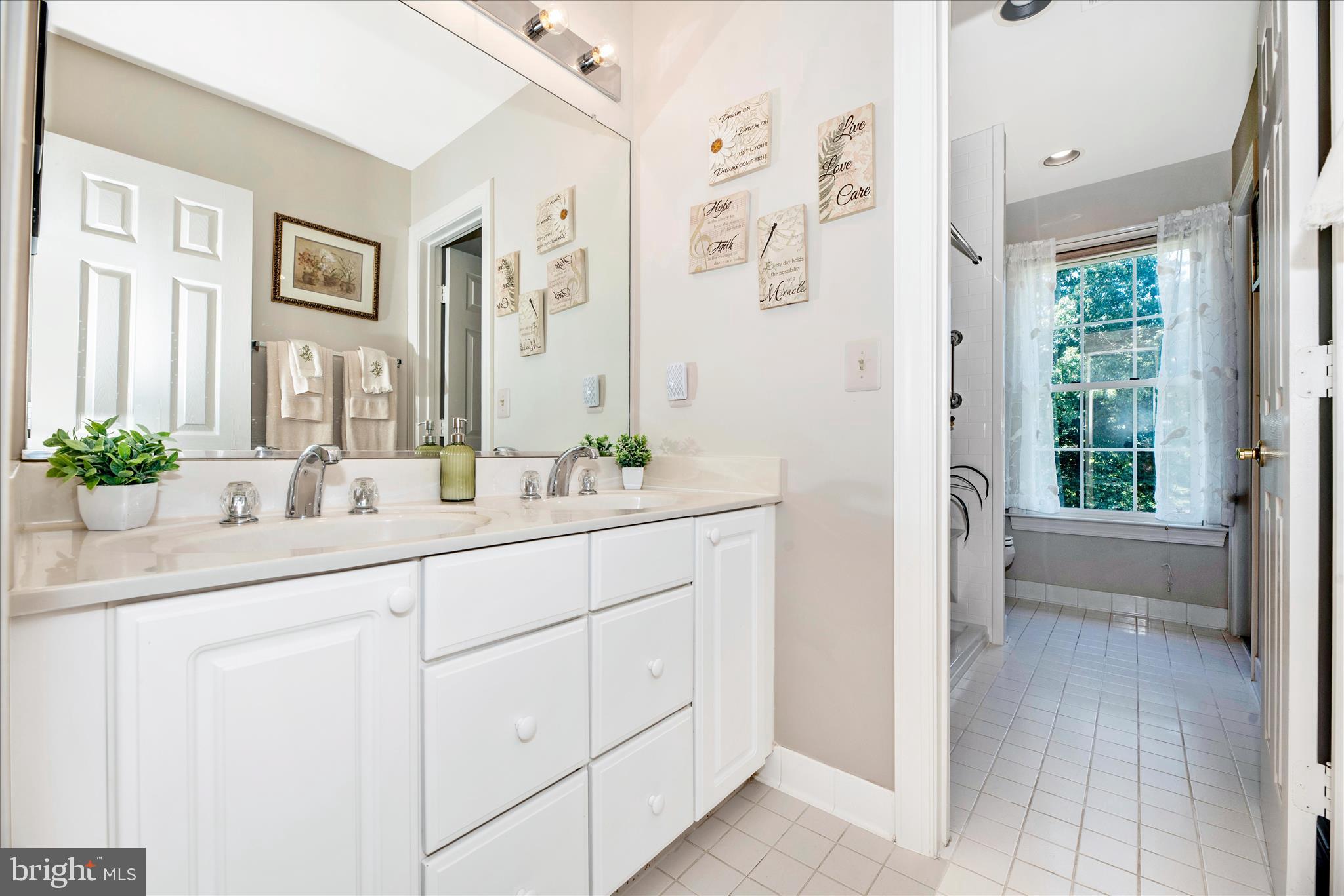 WINDSOR KNOLLS - Residential