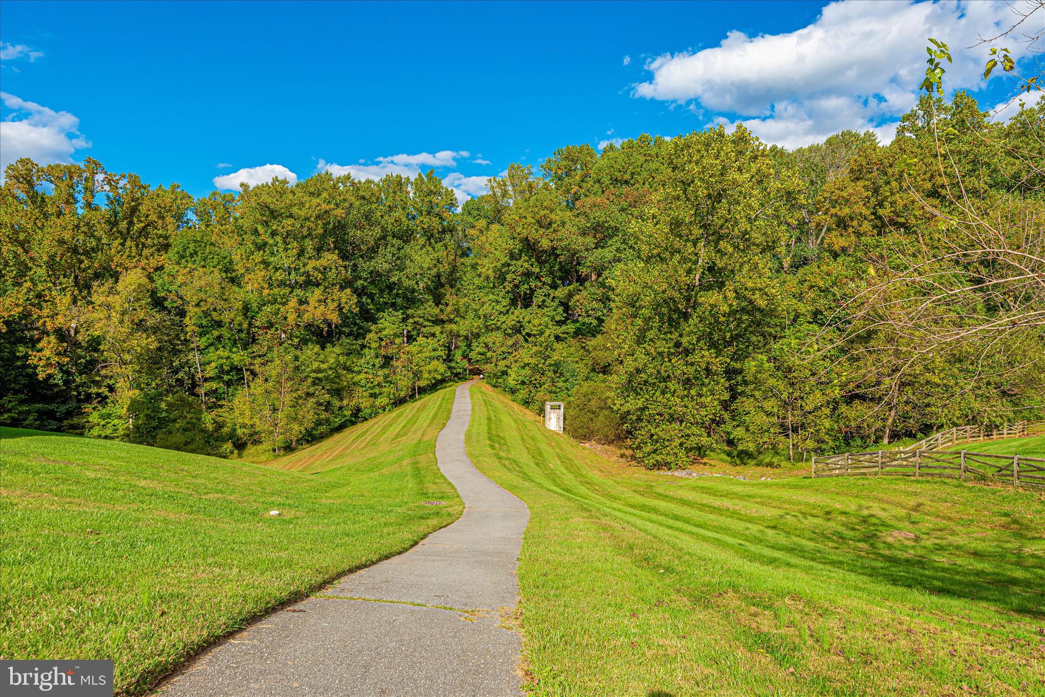 WINDSOR KNOLLS - Residential