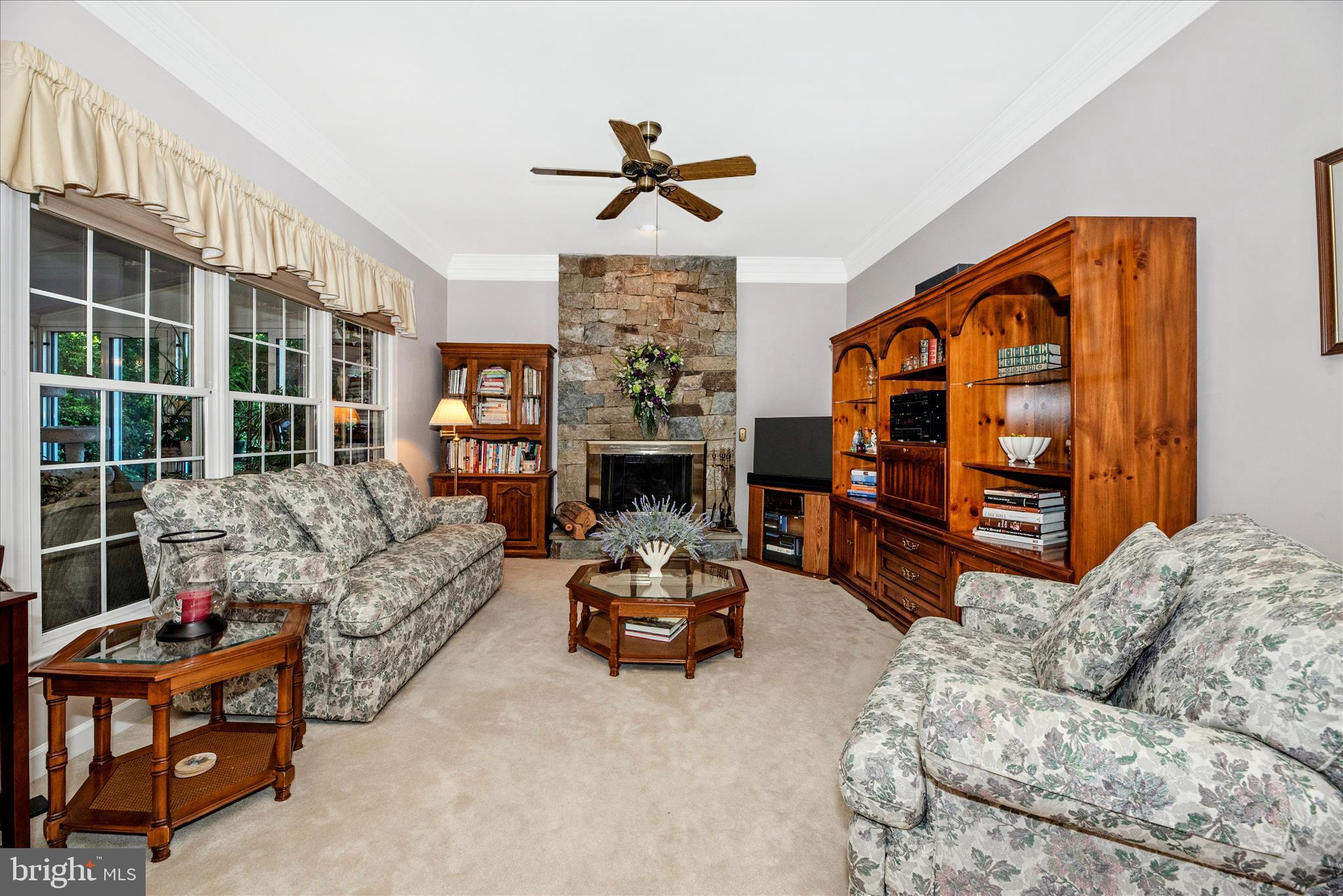 WINDSOR KNOLLS - Residential