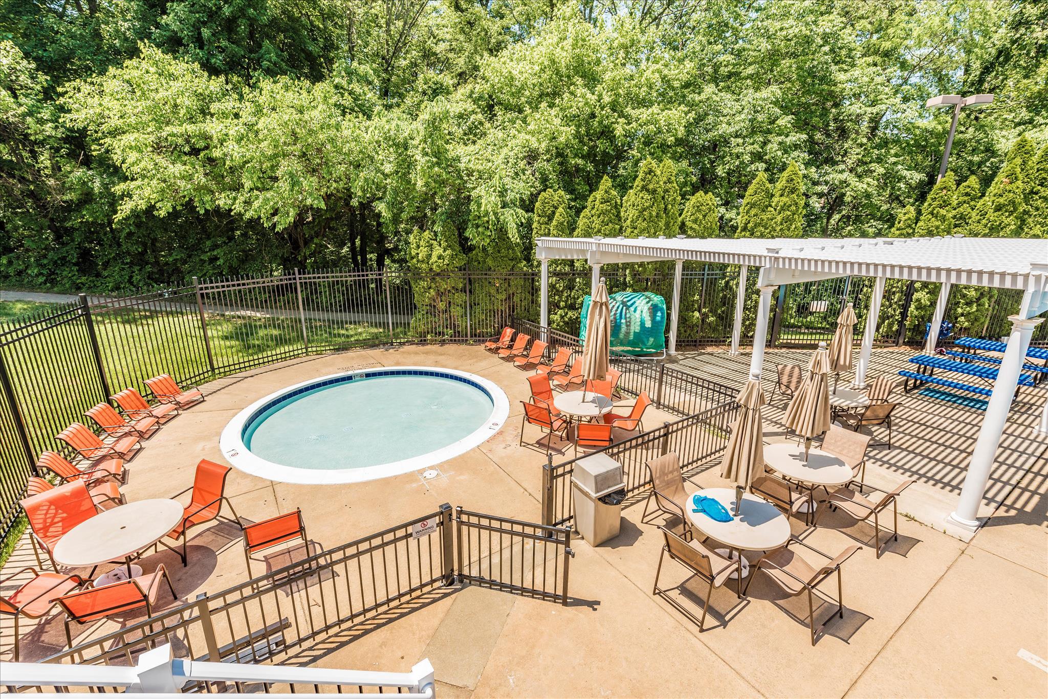 WINDSOR KNOLLS - Residential