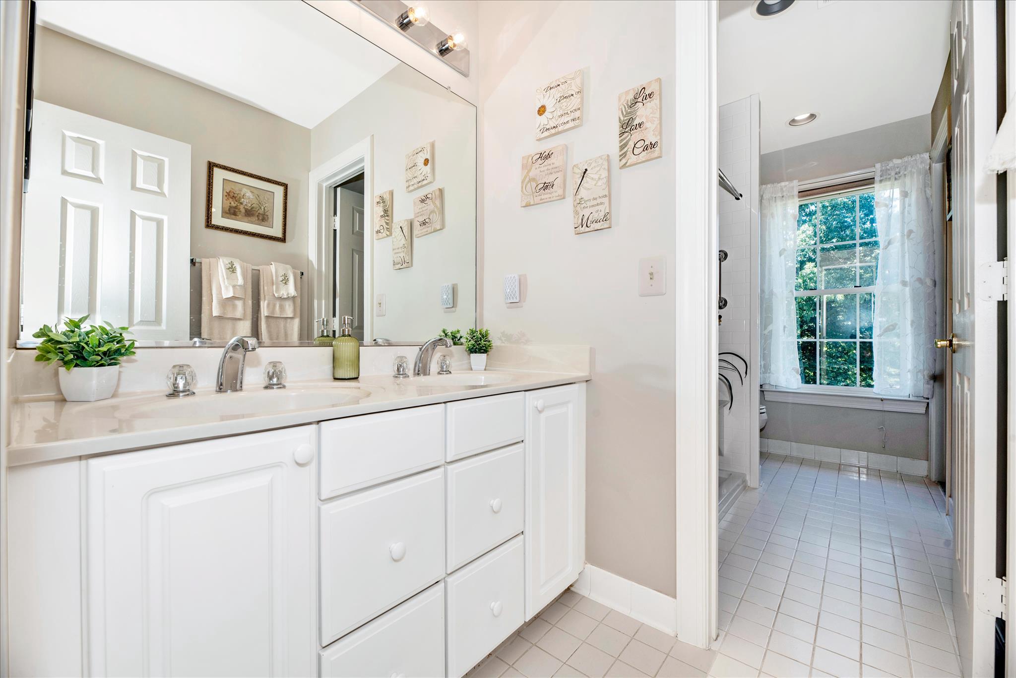 WINDSOR KNOLLS - Residential