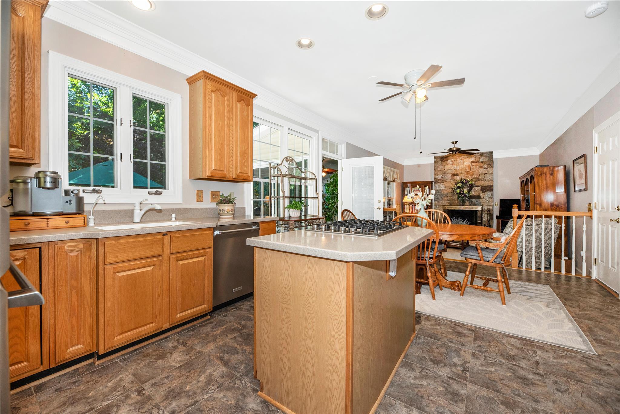 WINDSOR KNOLLS - Residential
