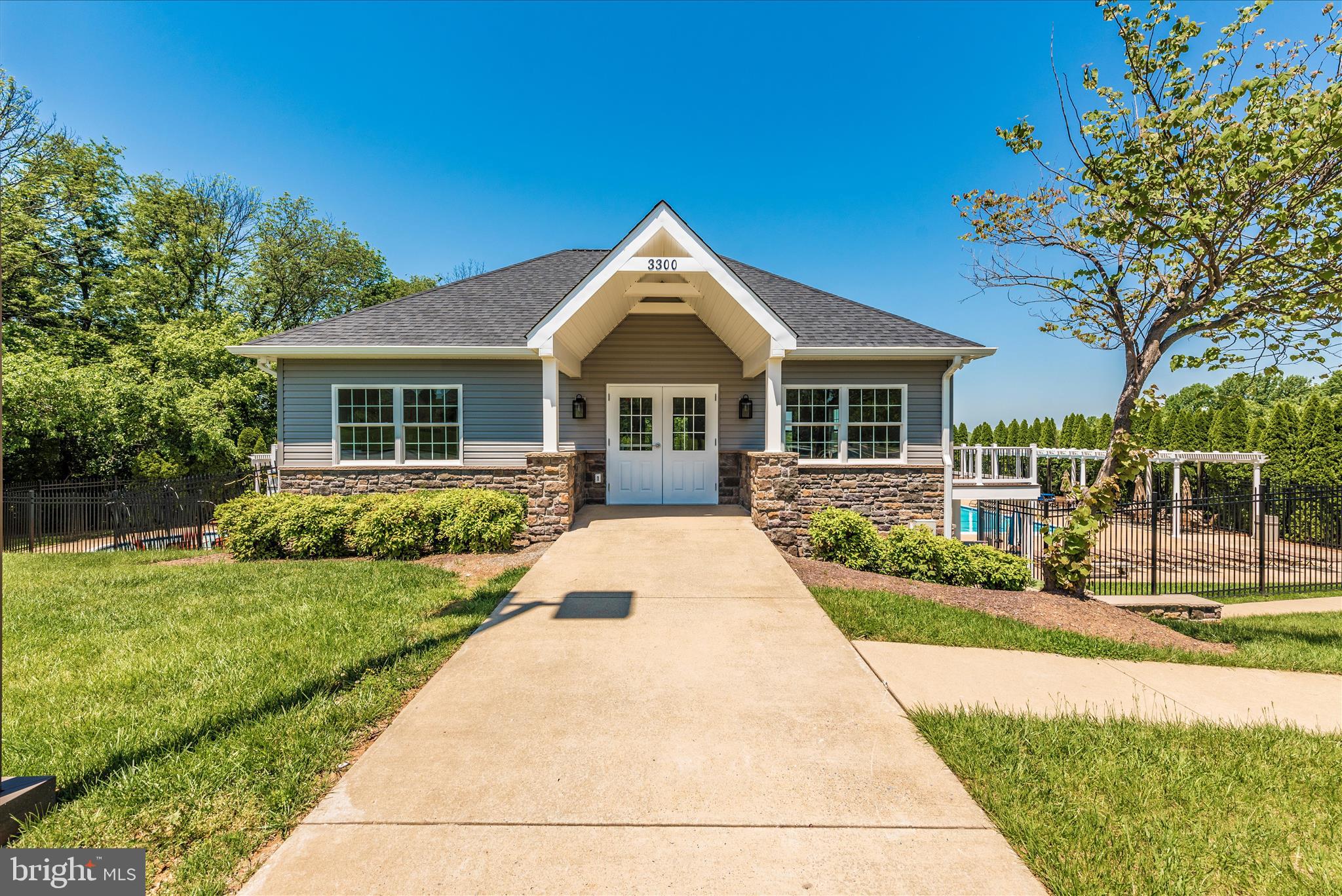 WINDSOR KNOLLS - Residential