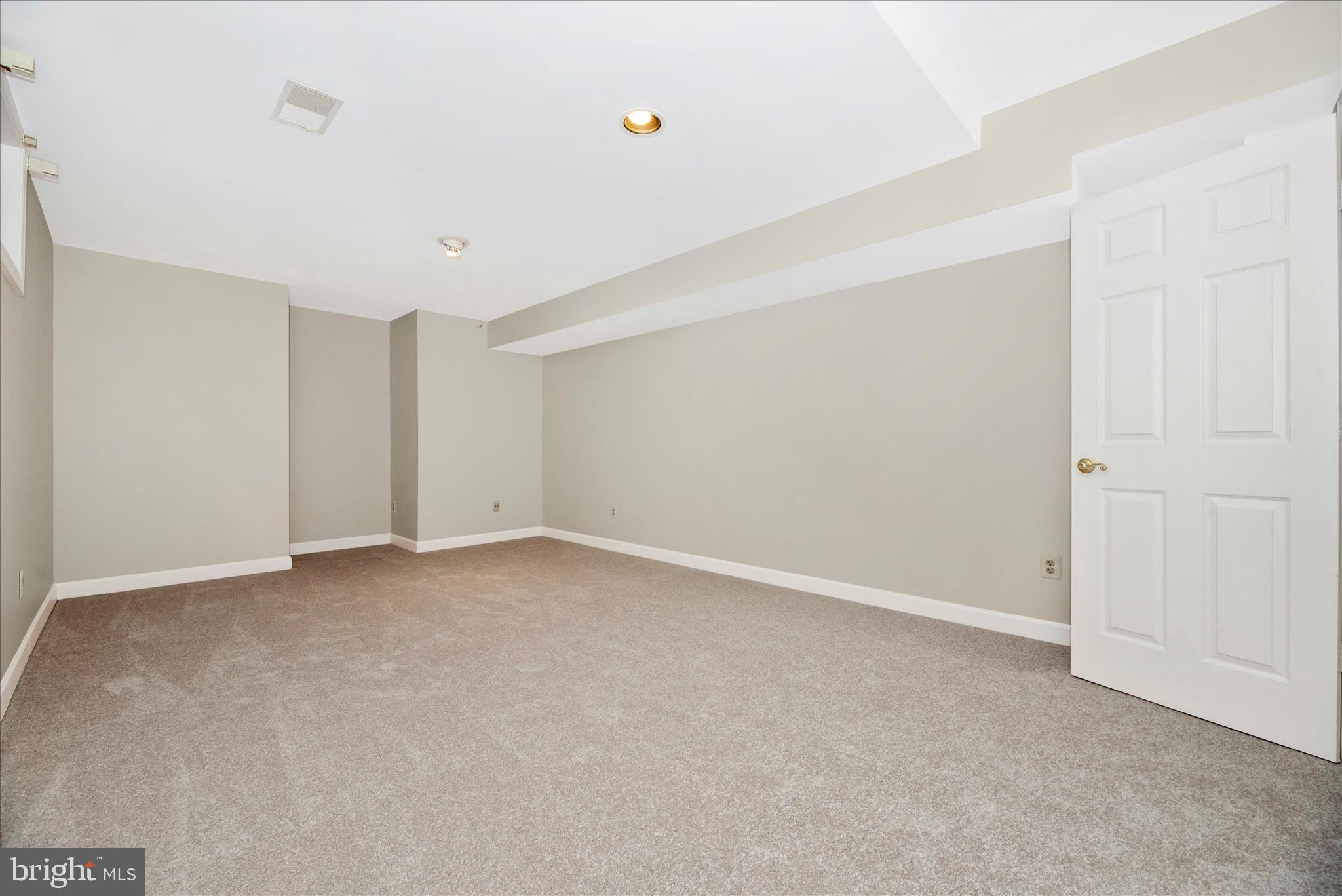 WINDSOR KNOLLS - Residential