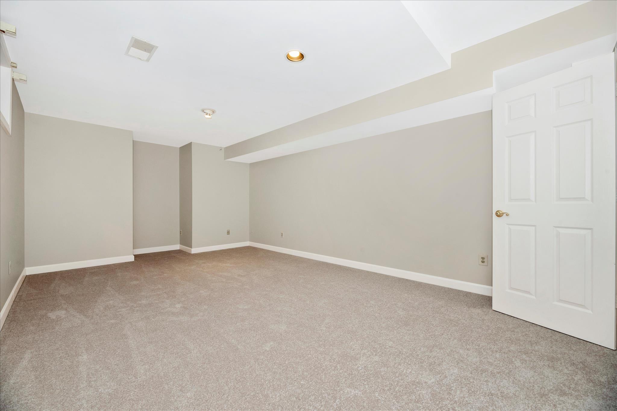 WINDSOR KNOLLS - Residential