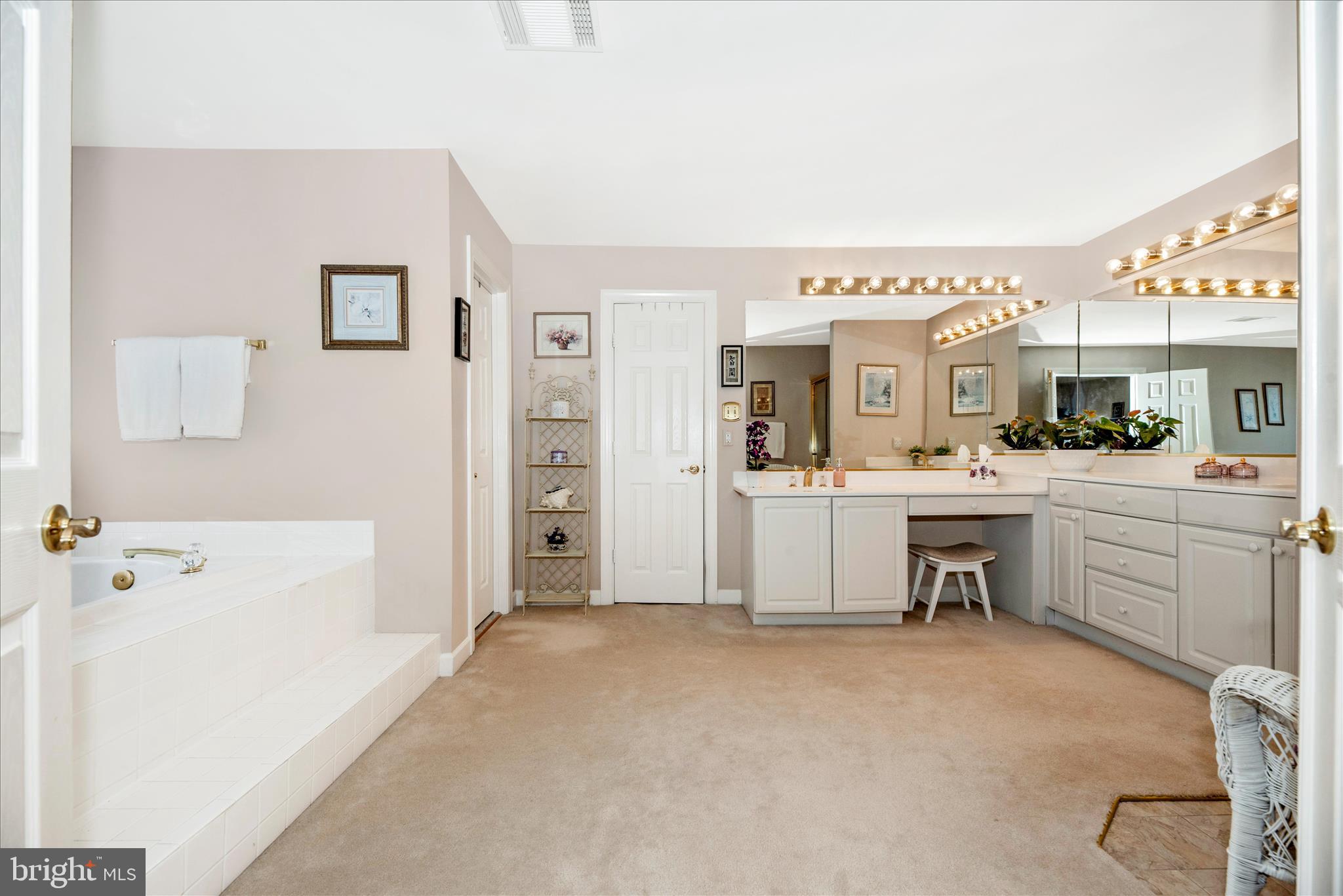 WINDSOR KNOLLS - Residential